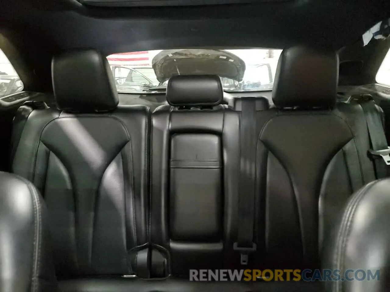 10 Photograph of a damaged car 5LMTJ3DH0KUL47912 LINCOLN MKC 2019