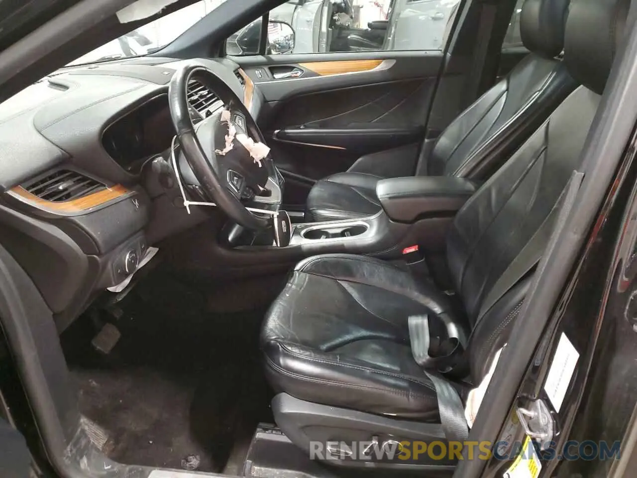 7 Photograph of a damaged car 5LMTJ3DH0KUL47912 LINCOLN MKC 2019