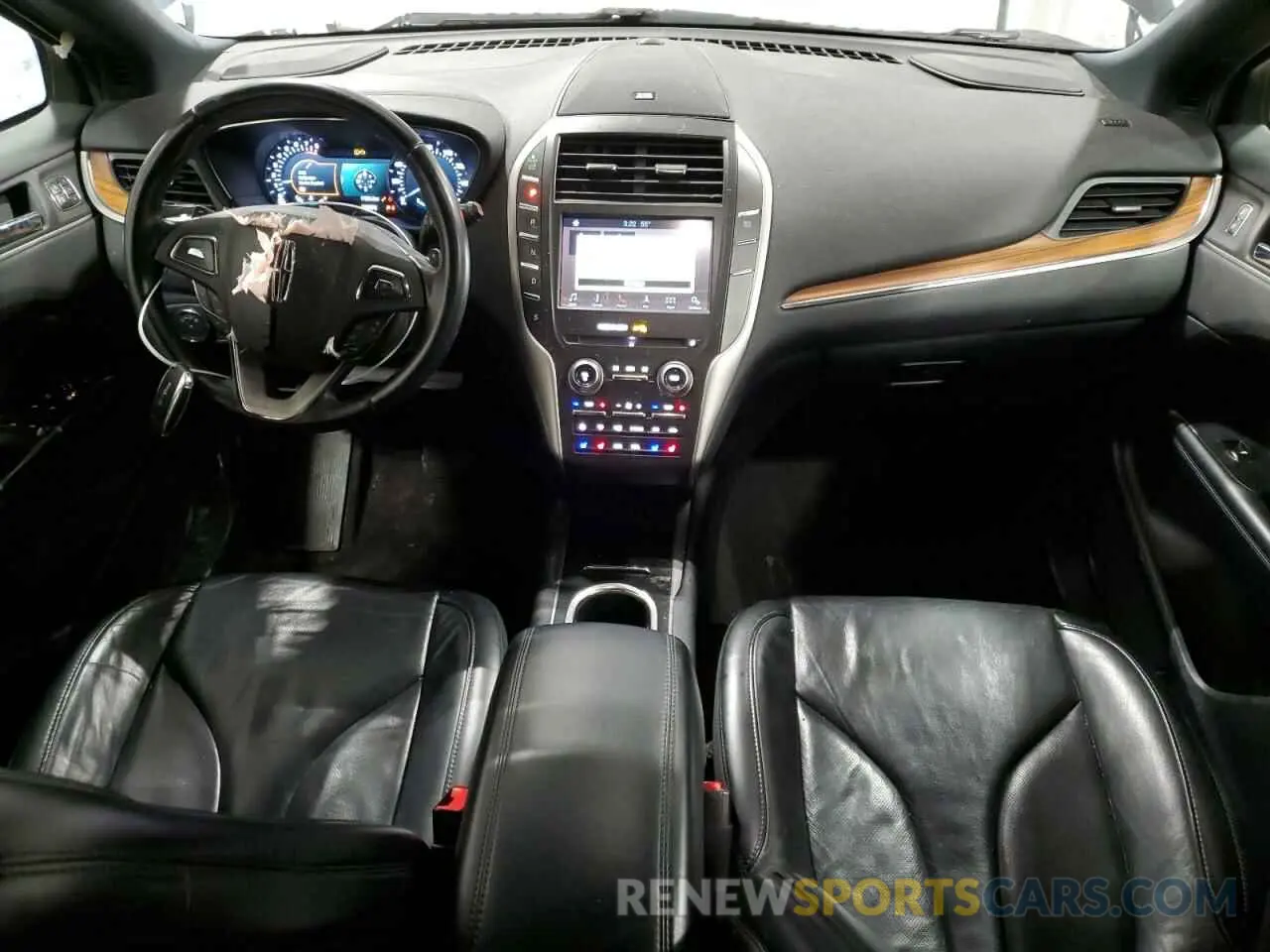 8 Photograph of a damaged car 5LMTJ3DH0KUL47912 LINCOLN MKC 2019