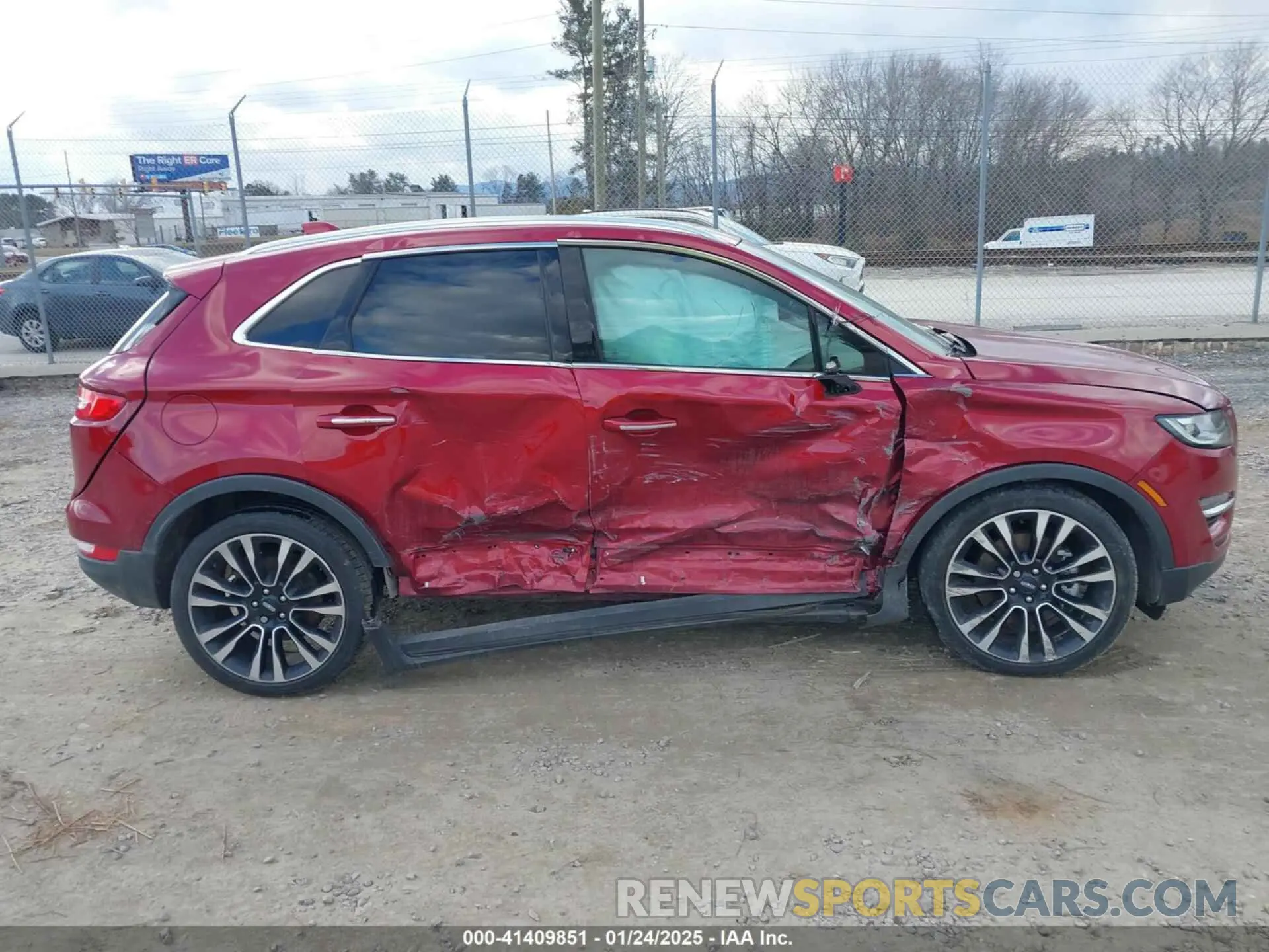 14 Photograph of a damaged car 5LMTJ3DH1KUL35090 LINCOLN MKC 2019