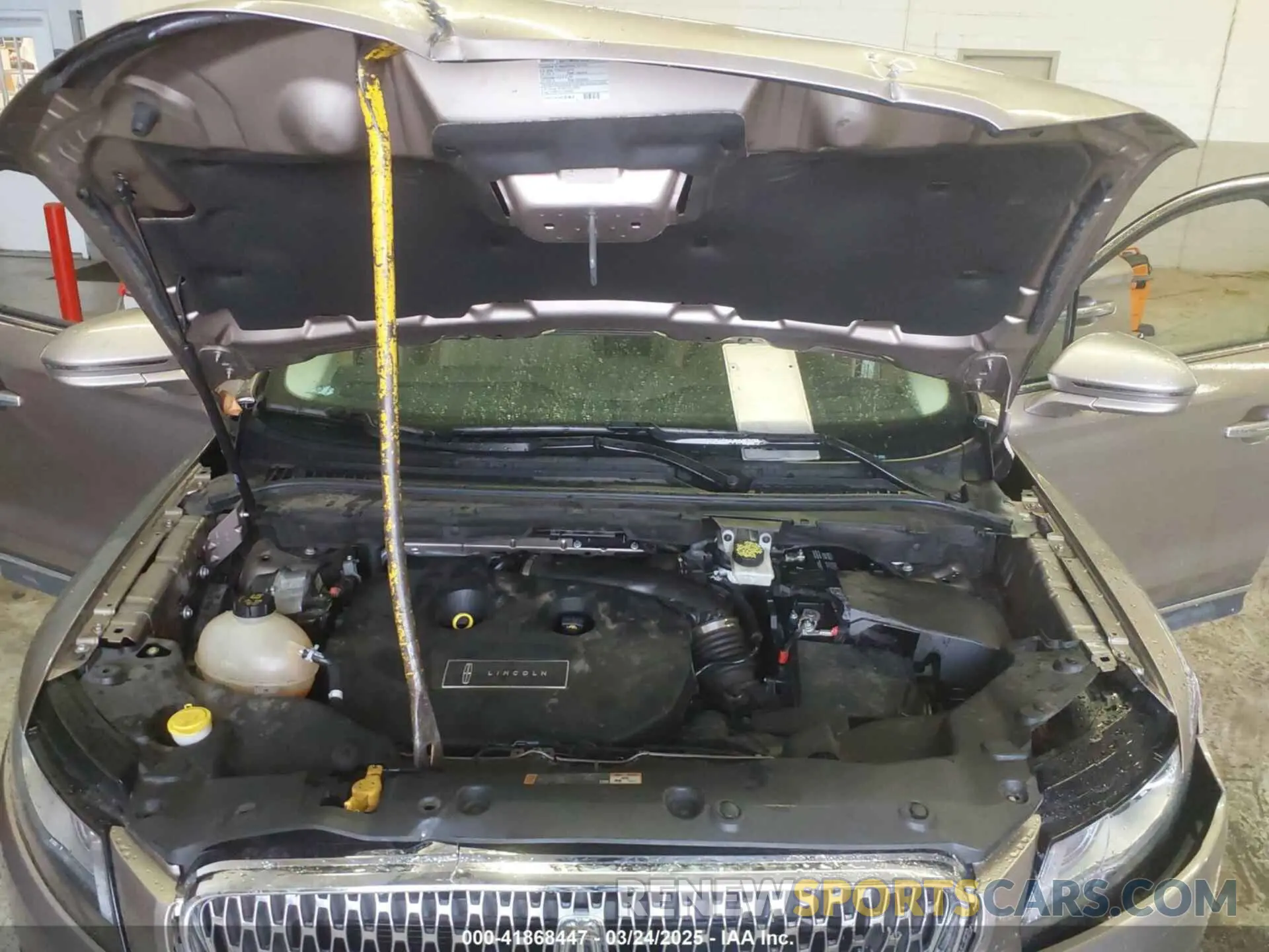 10 Photograph of a damaged car 5LMTJ3DH4KUL20647 LINCOLN MKC 2019