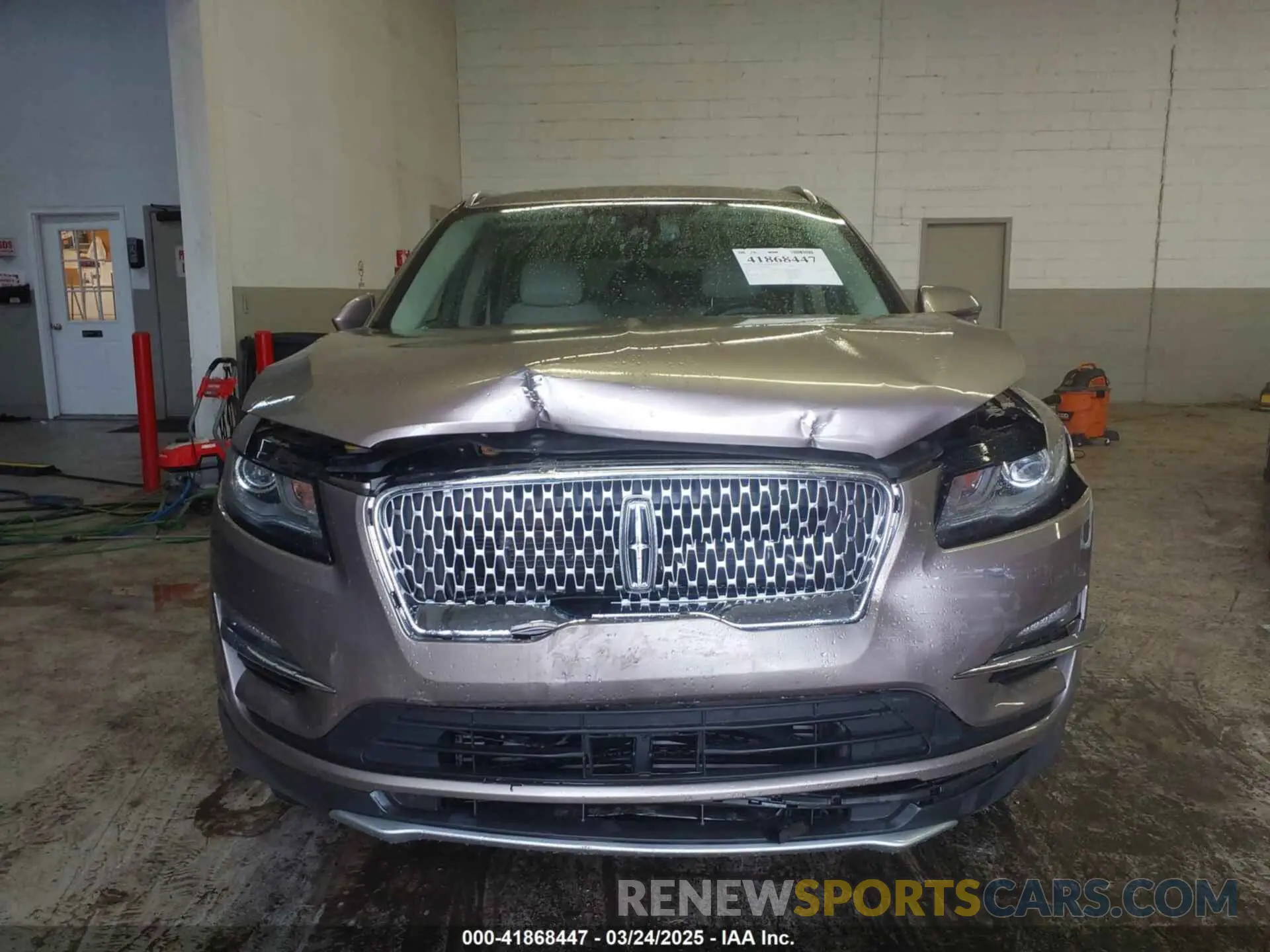 11 Photograph of a damaged car 5LMTJ3DH4KUL20647 LINCOLN MKC 2019