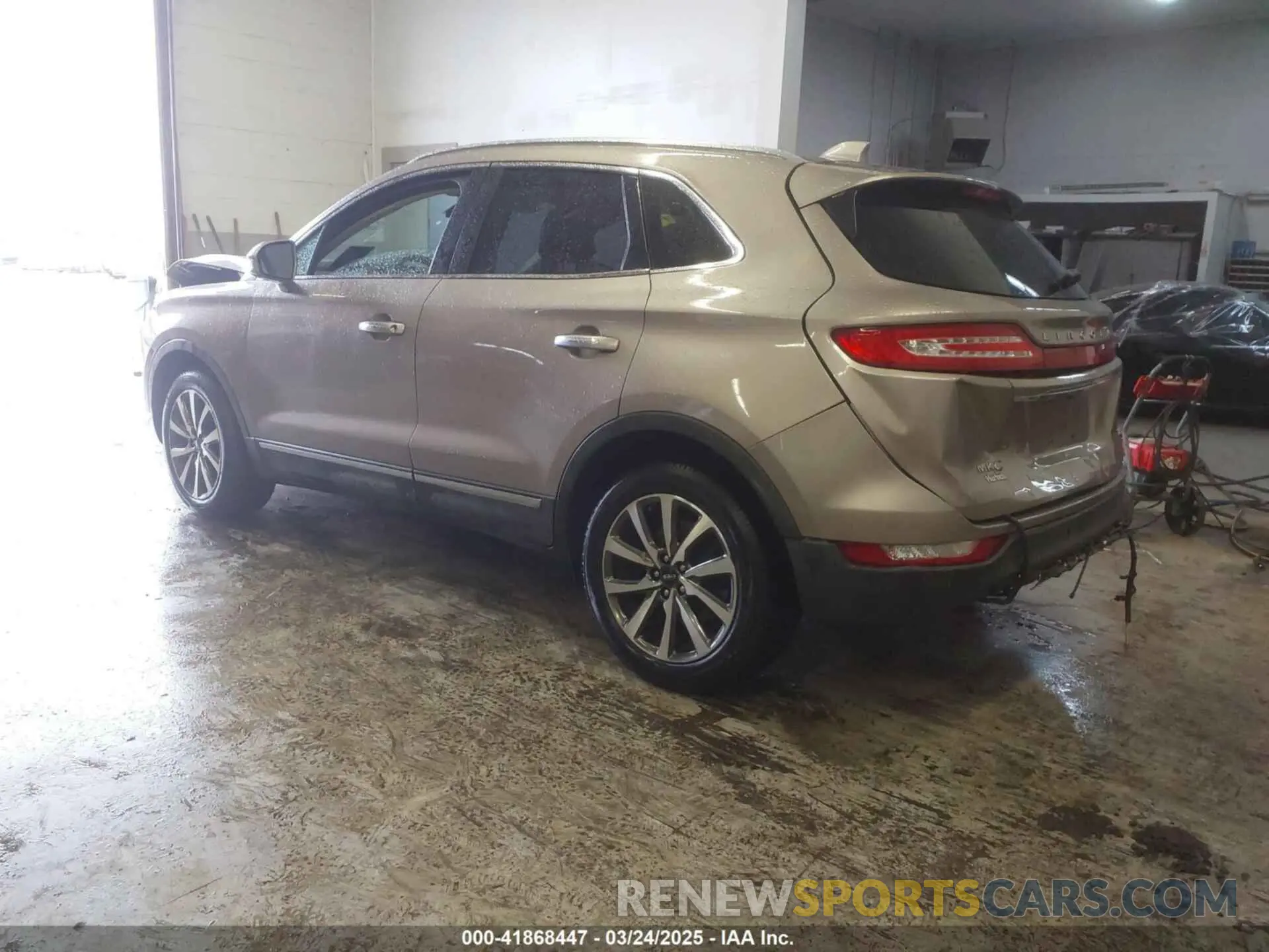 3 Photograph of a damaged car 5LMTJ3DH4KUL20647 LINCOLN MKC 2019