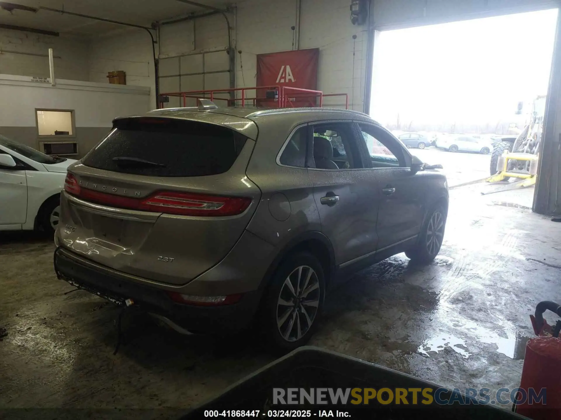 4 Photograph of a damaged car 5LMTJ3DH4KUL20647 LINCOLN MKC 2019