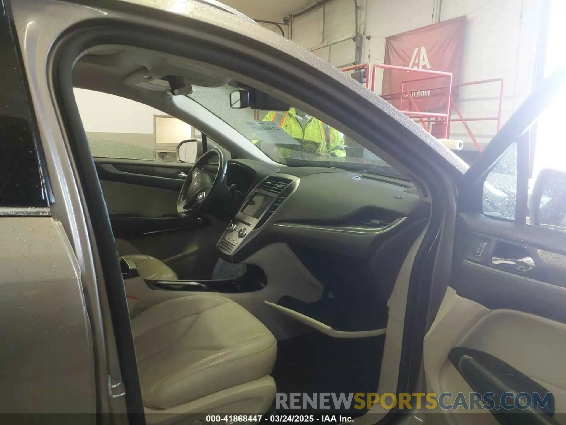 5 Photograph of a damaged car 5LMTJ3DH4KUL20647 LINCOLN MKC 2019