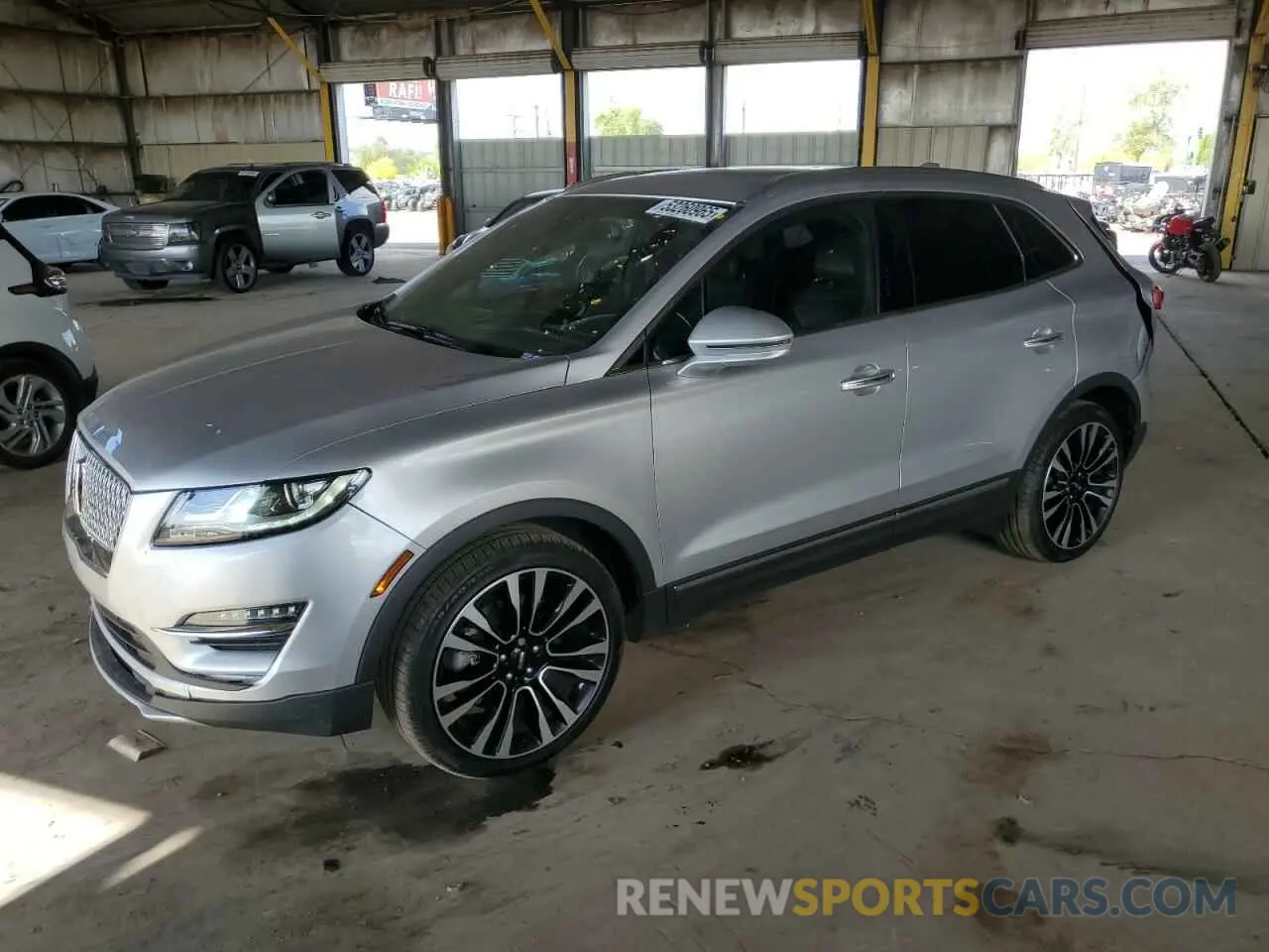 1 Photograph of a damaged car 5LMTJ3DH4KUL37593 LINCOLN MKC 2019