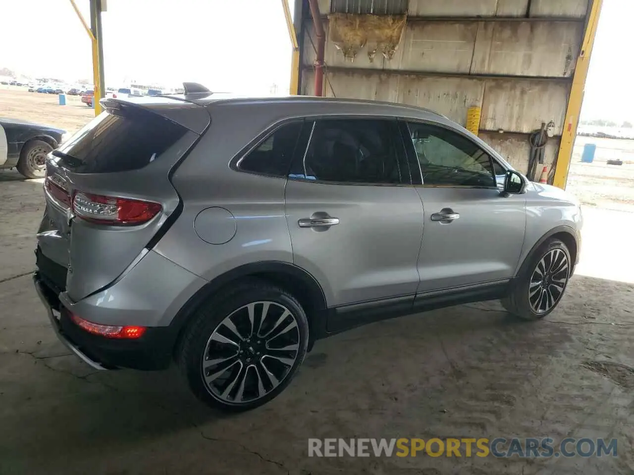 3 Photograph of a damaged car 5LMTJ3DH4KUL37593 LINCOLN MKC 2019