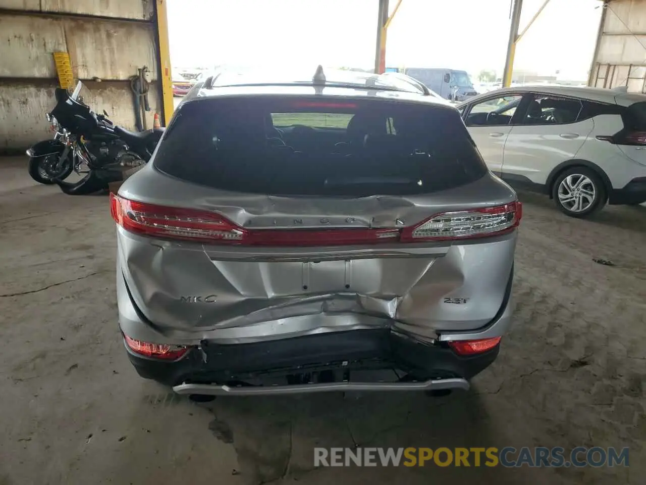 6 Photograph of a damaged car 5LMTJ3DH4KUL37593 LINCOLN MKC 2019