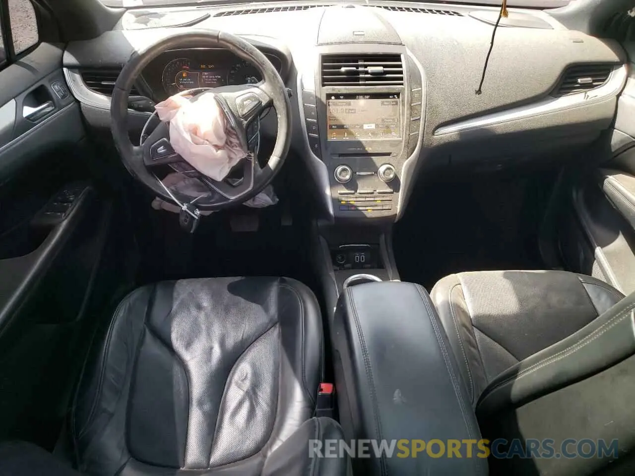 8 Photograph of a damaged car 5LMTJ3DH6KUL39670 LINCOLN MKC 2019