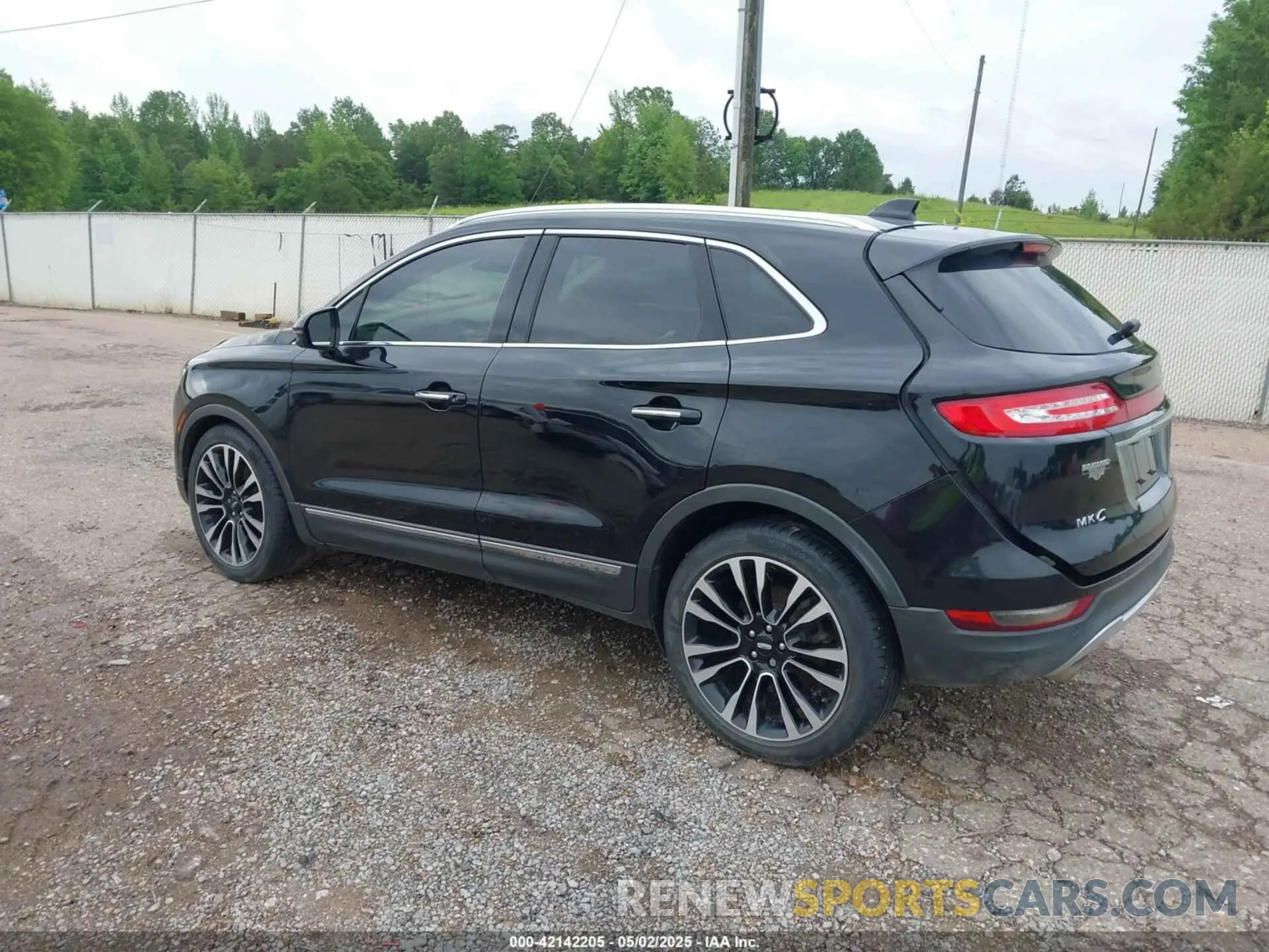 3 Photograph of a damaged car 5LMTJ3DHXKUL21088 LINCOLN MKC 2019