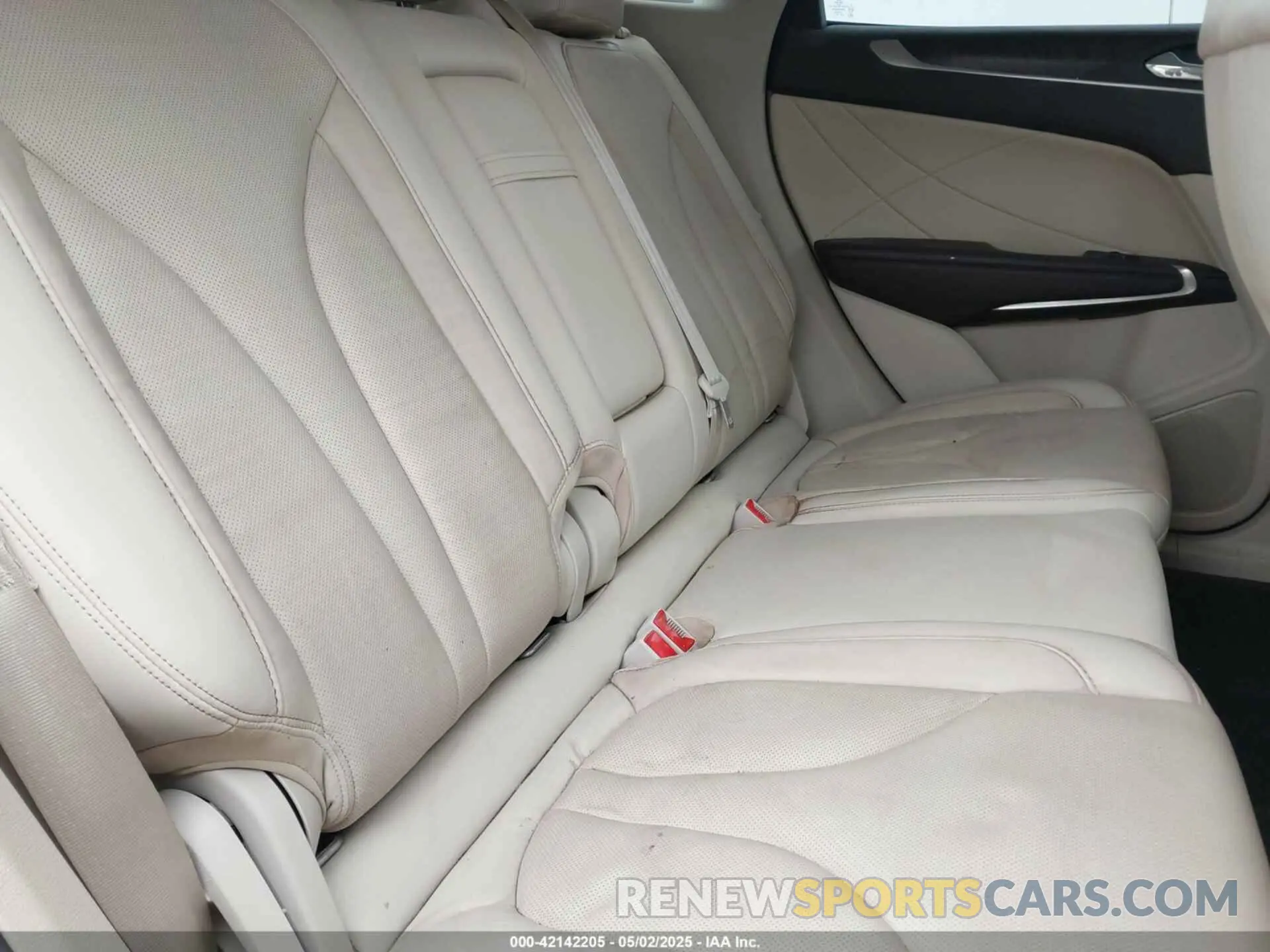 8 Photograph of a damaged car 5LMTJ3DHXKUL21088 LINCOLN MKC 2019