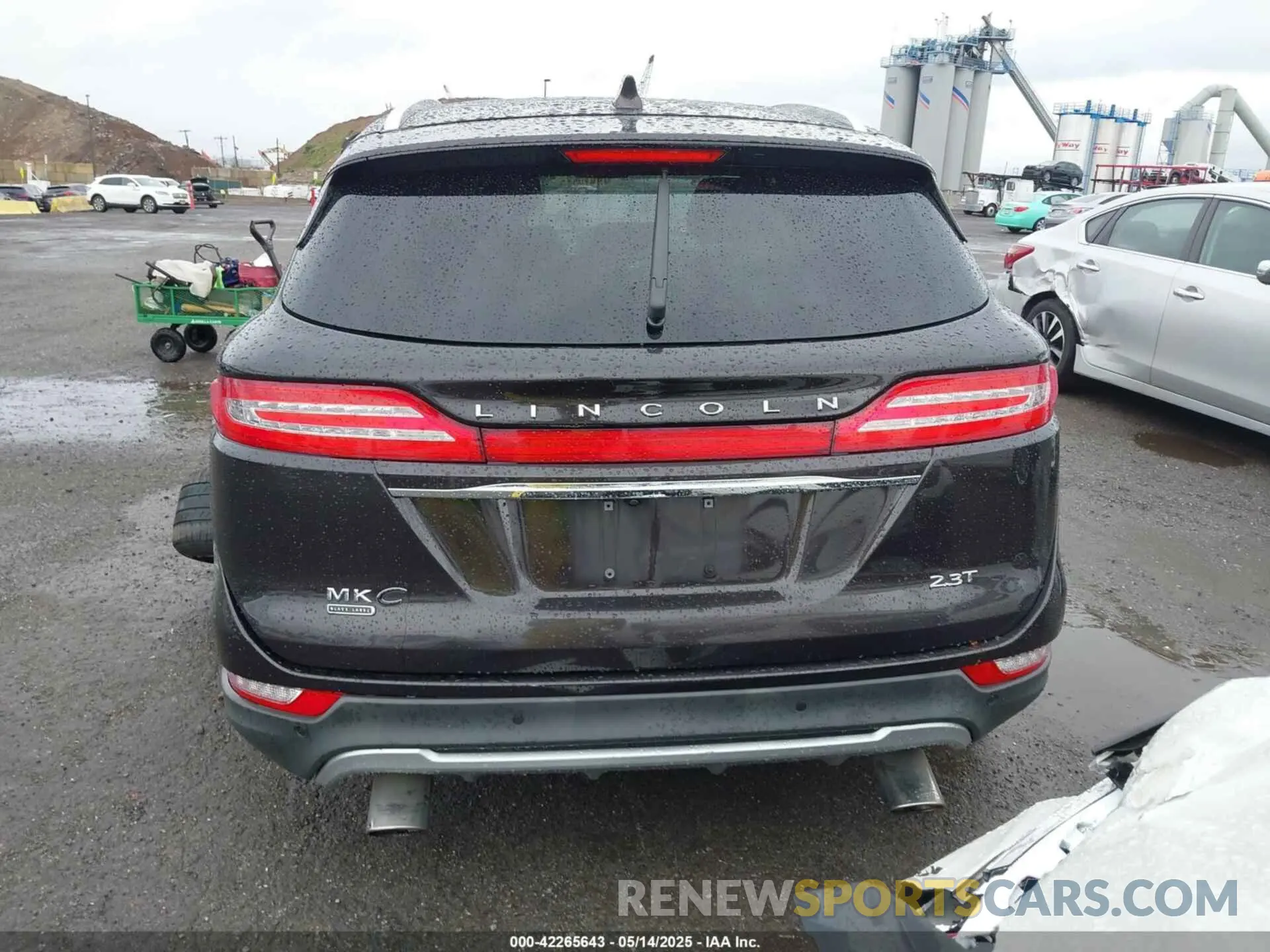 16 Photograph of a damaged car 5LMTJ4DH9KUL15045 LINCOLN MKC 2019
