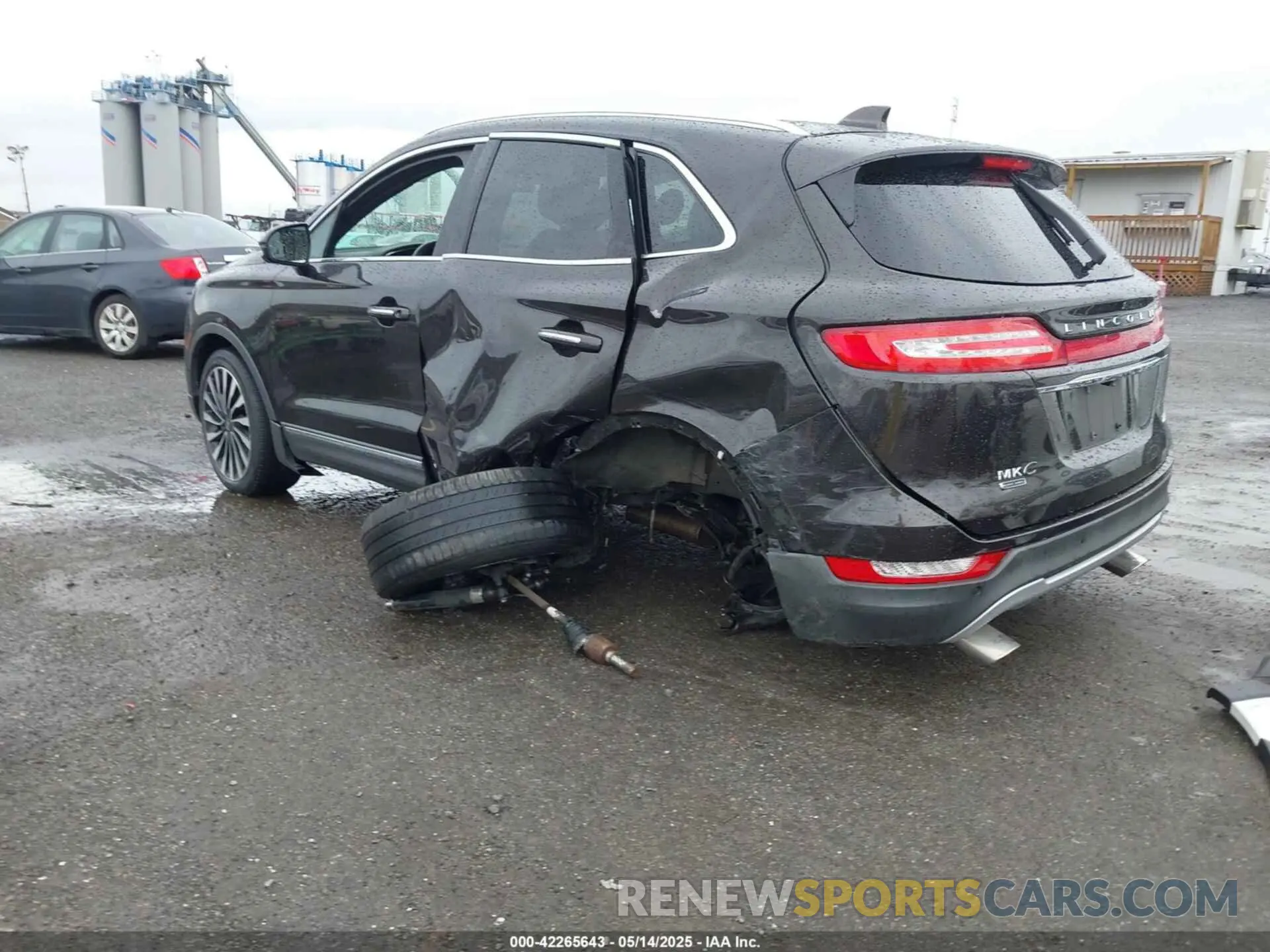 3 Photograph of a damaged car 5LMTJ4DH9KUL15045 LINCOLN MKC 2019