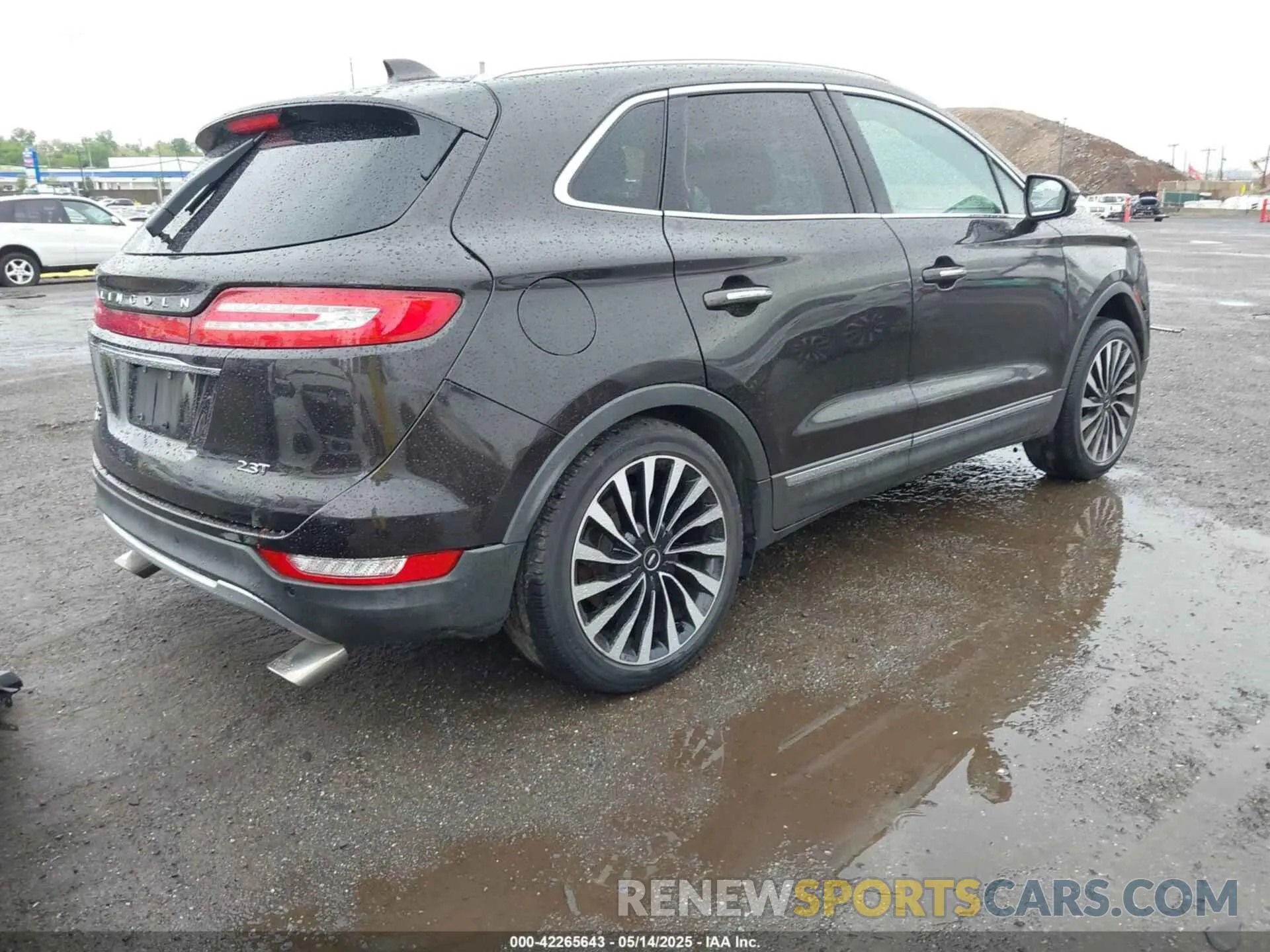 4 Photograph of a damaged car 5LMTJ4DH9KUL15045 LINCOLN MKC 2019