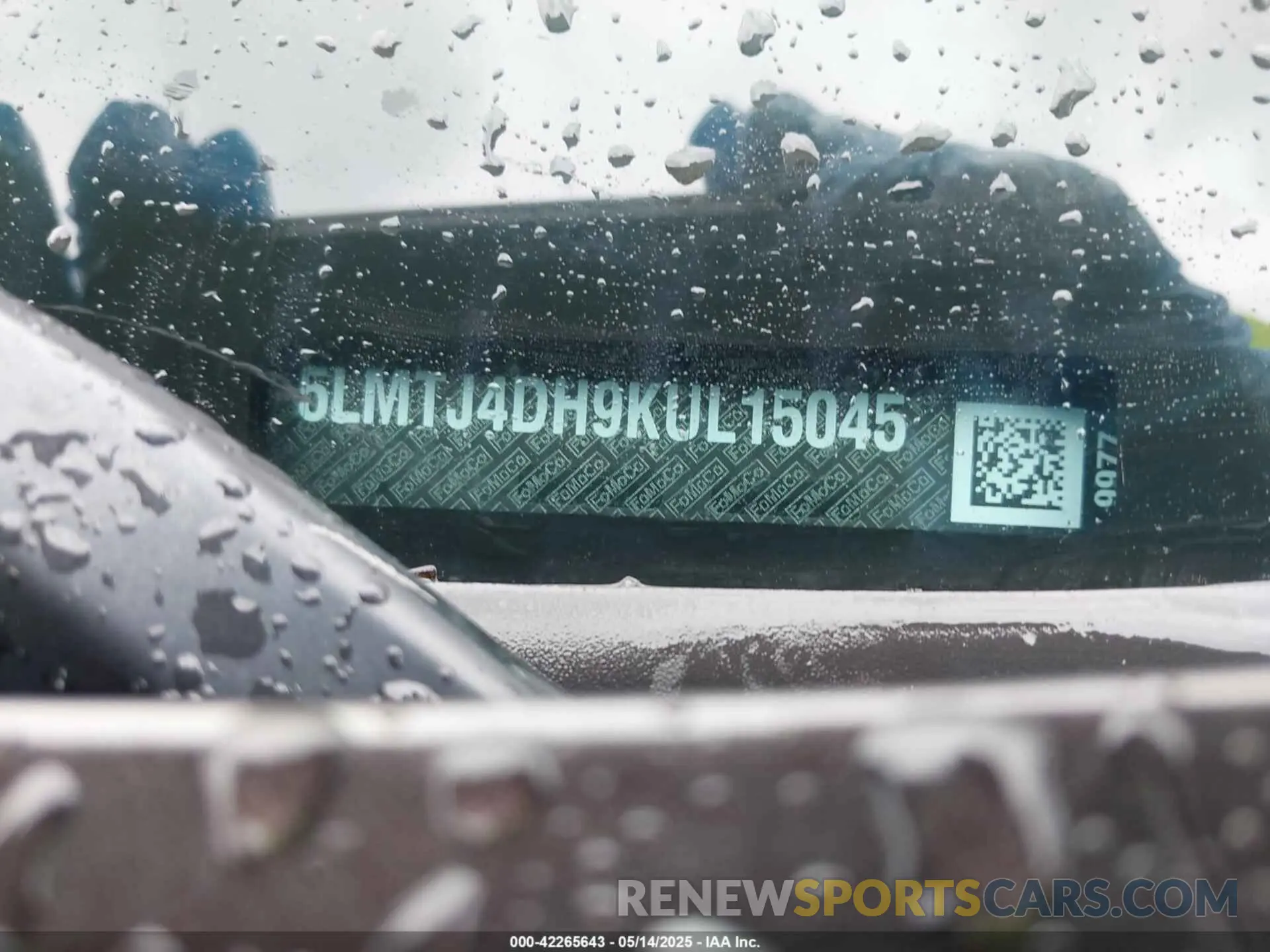 9 Photograph of a damaged car 5LMTJ4DH9KUL15045 LINCOLN MKC 2019