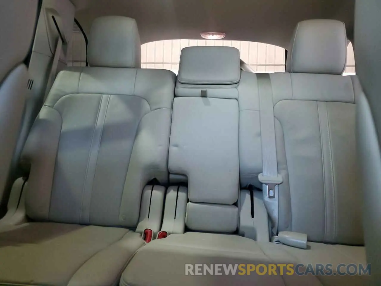 10 Photograph of a damaged car 2LMHJ5AT0KBL03982 LINCOLN MKT 2019