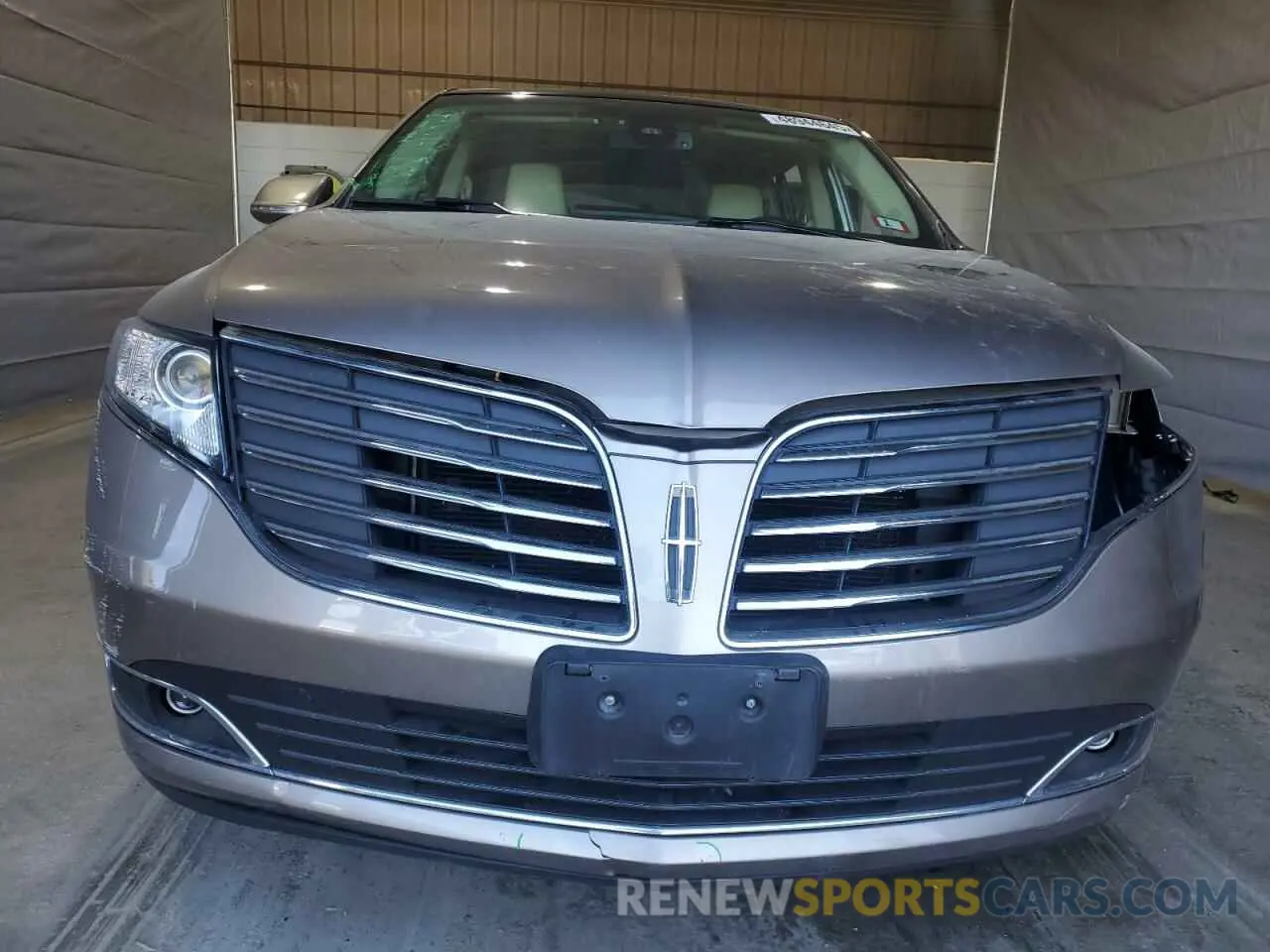 5 Photograph of a damaged car 2LMHJ5AT0KBL03982 LINCOLN MKT 2019