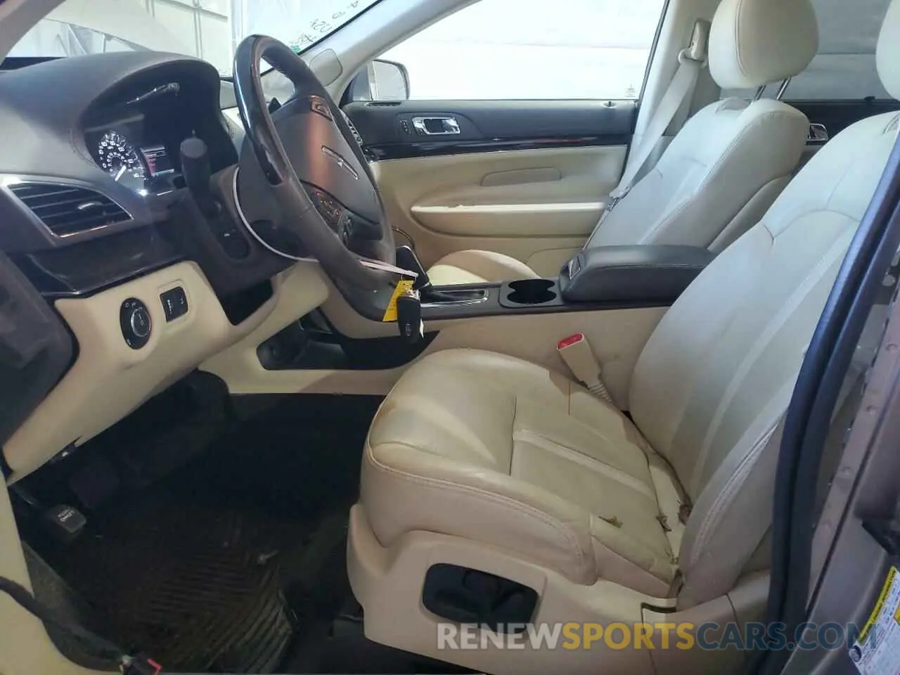 7 Photograph of a damaged car 2LMHJ5AT0KBL03982 LINCOLN MKT 2019