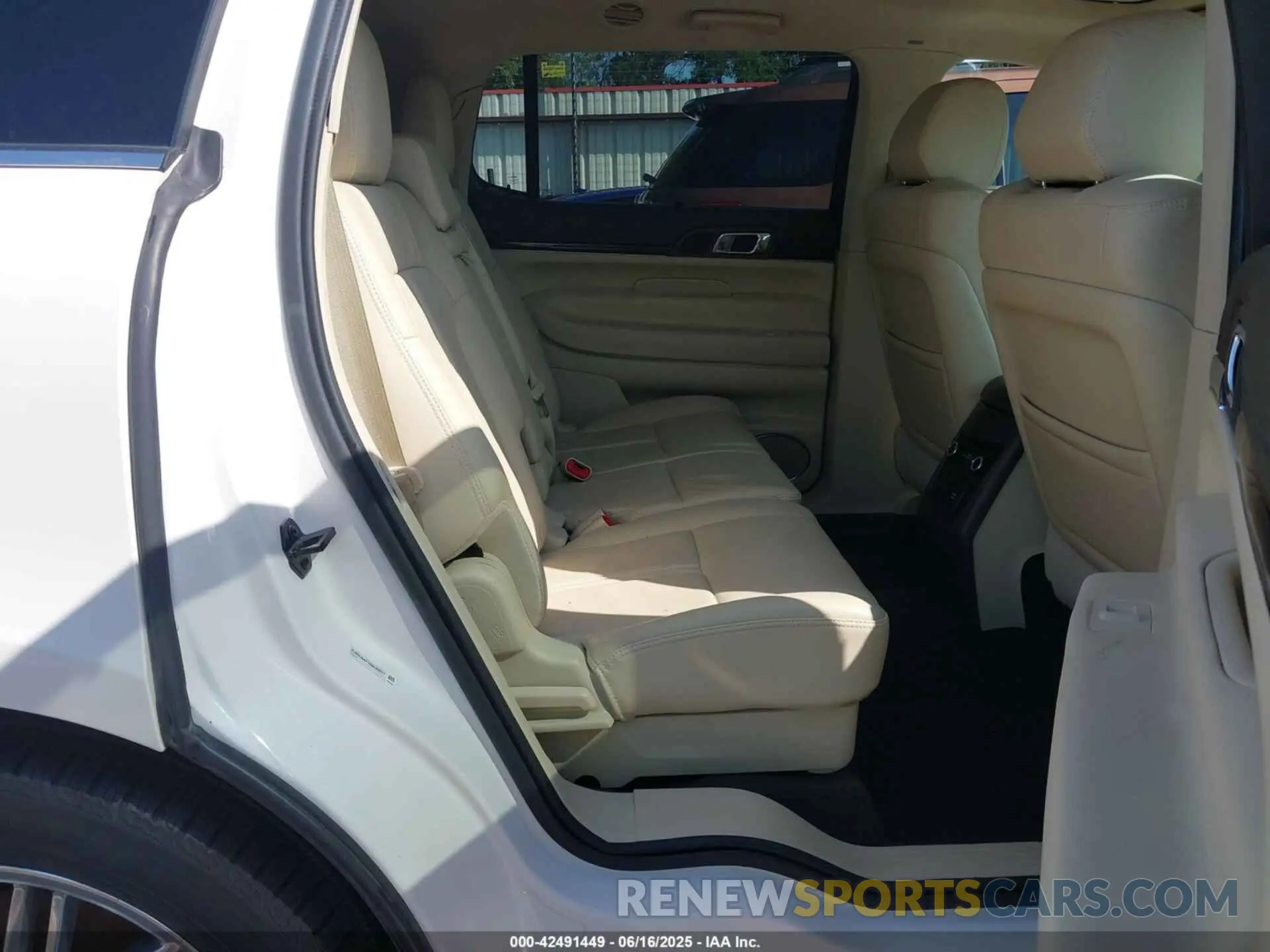 8 Photograph of a damaged car 2LMHJ5AT1KBL03571 LINCOLN MKT 2019