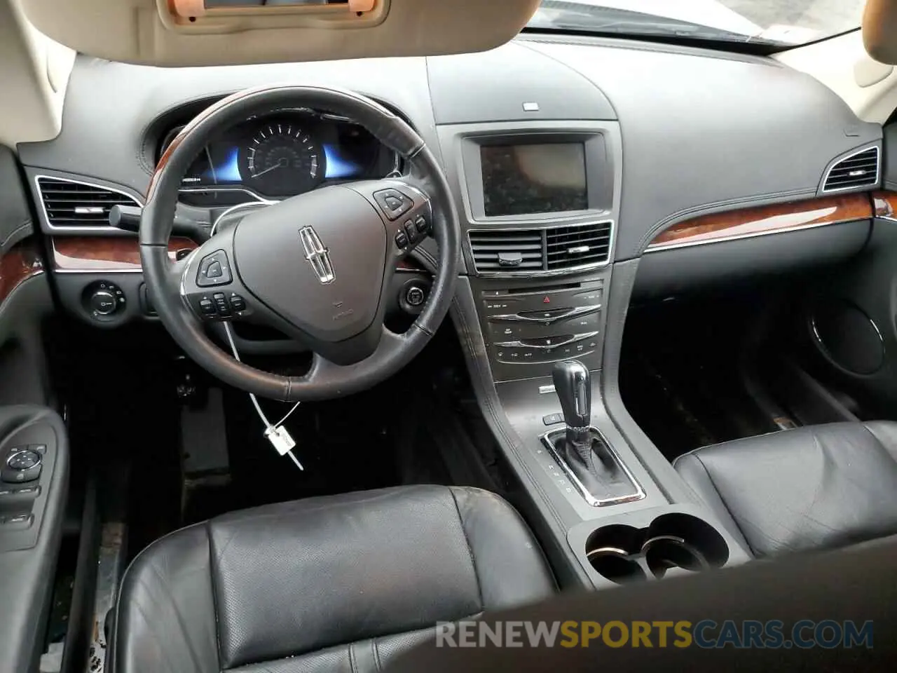 8 Photograph of a damaged car 2LMHJ5AT2KBL00632 LINCOLN MKT 2019