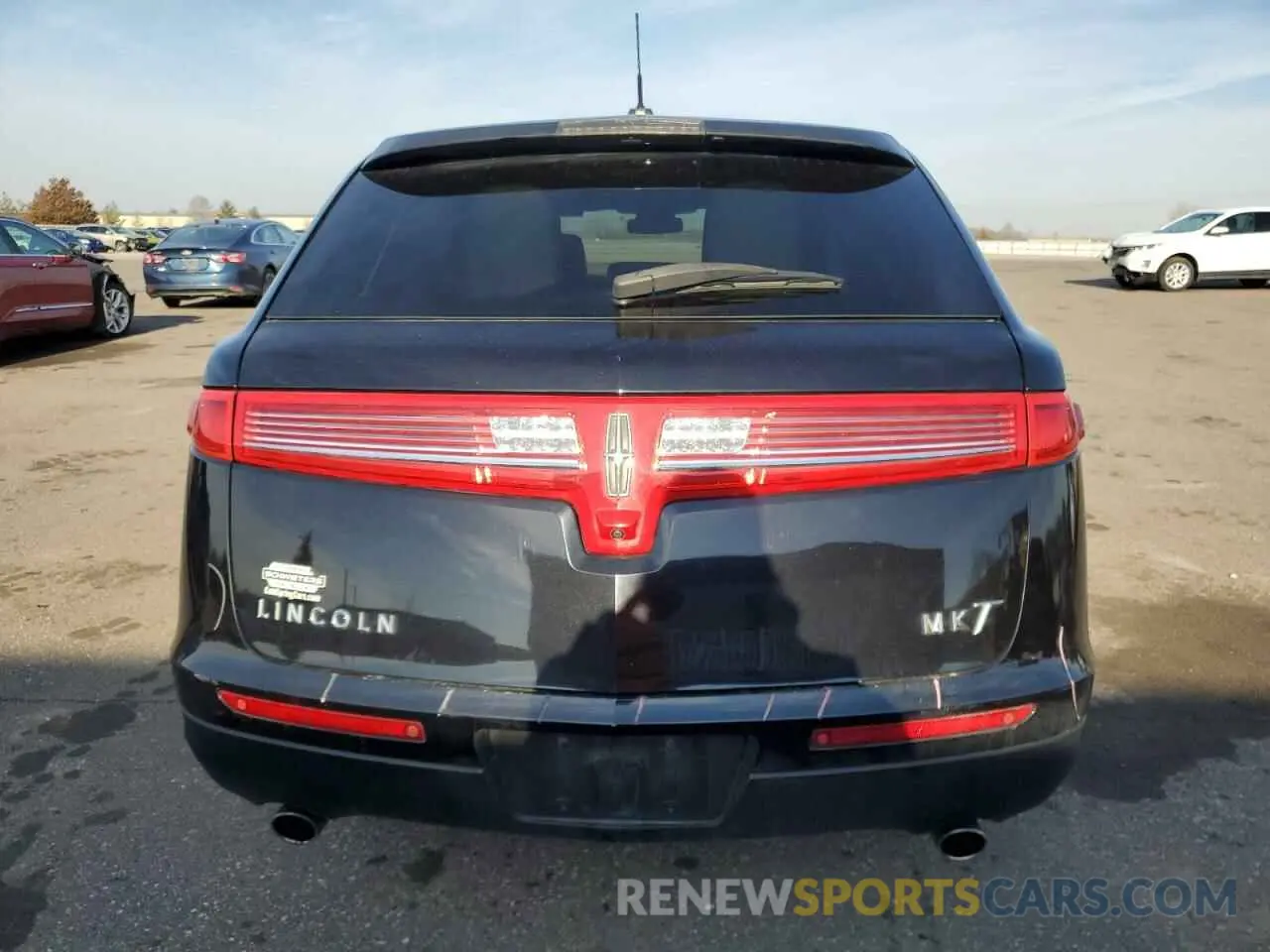 6 Photograph of a damaged car 2LMHJ5AT3KBL04205 LINCOLN MKT 2019
