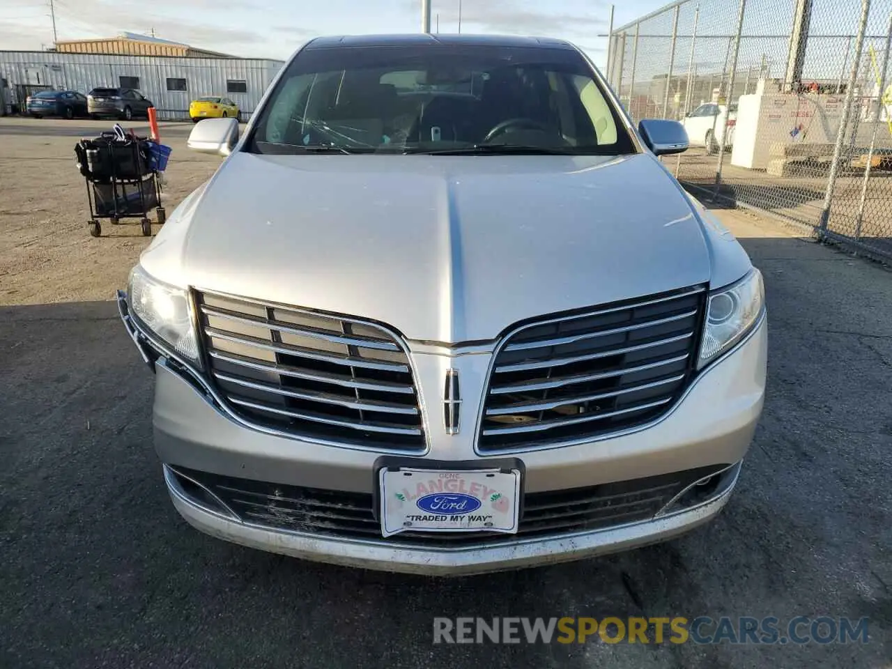 5 Photograph of a damaged car 2LMHJ5AT5KBL03170 LINCOLN MKT 2019