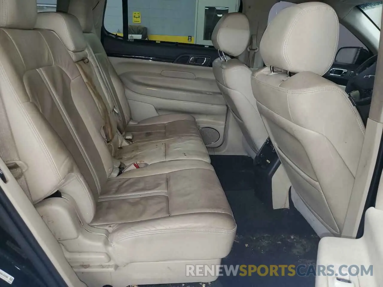 11 Photograph of a damaged car 2LMHJ5AT7KBL02280 LINCOLN MKT 2019