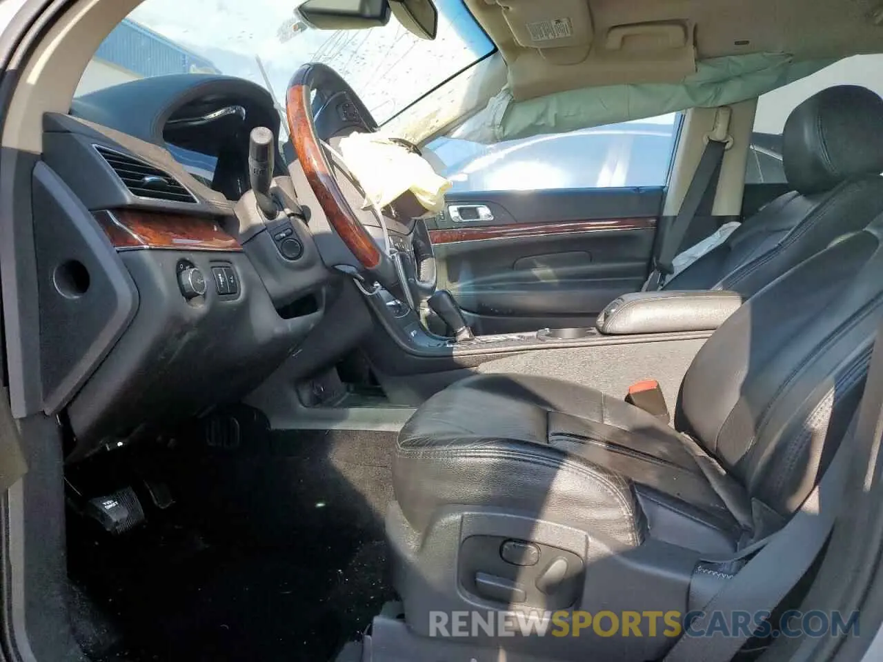 7 Photograph of a damaged car 2LMHJ5AT9KBL02765 LINCOLN MKT 2019