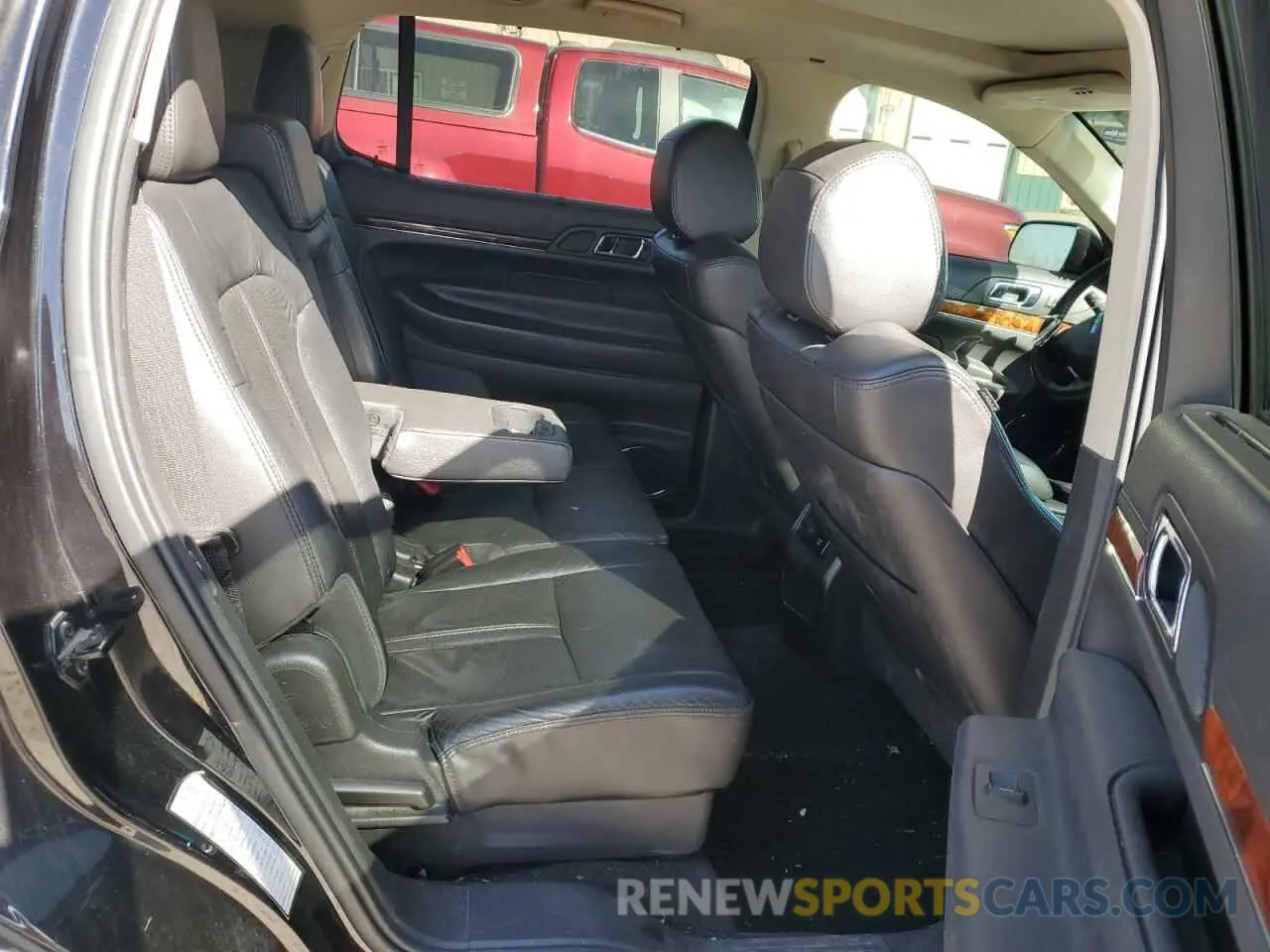 10 Photograph of a damaged car 2LMHJ5ATXKBL01981 LINCOLN MKT 2019
