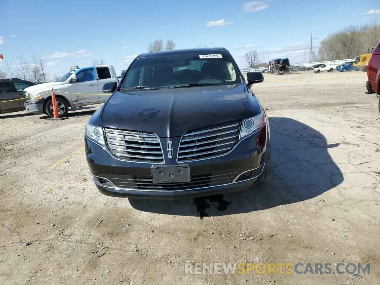 5 Photograph of a damaged car 2LMHJ5ATXKBL01981 LINCOLN MKT 2019