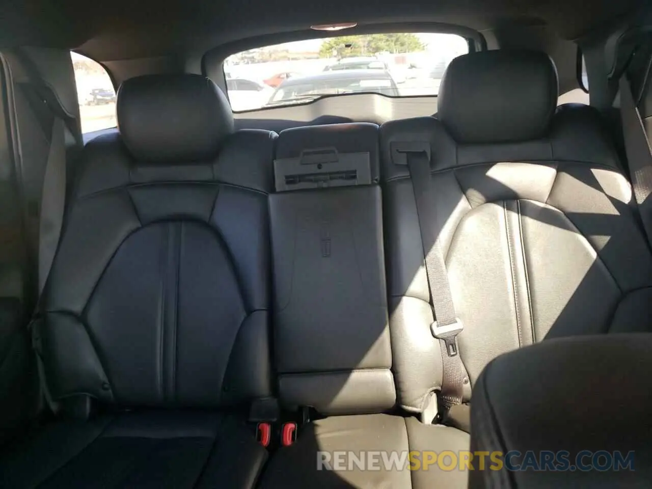 10 Photograph of a damaged car 2LMHJ5NK0KBL02980 LINCOLN MKT 2019