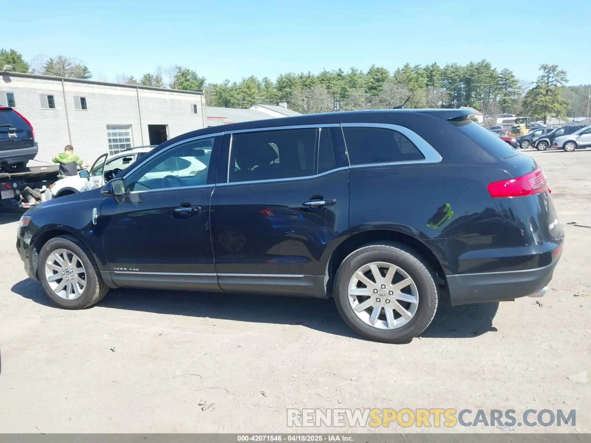 14 Photograph of a damaged car 2LMHJ5NK2KBL03273 LINCOLN MKT 2019