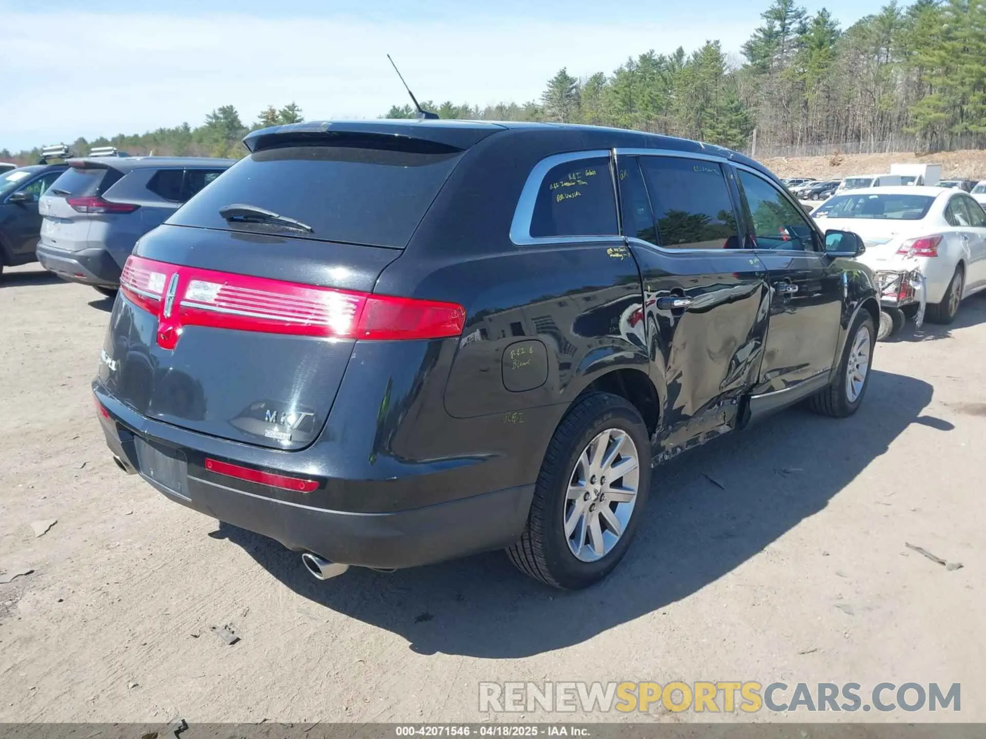 4 Photograph of a damaged car 2LMHJ5NK2KBL03273 LINCOLN MKT 2019