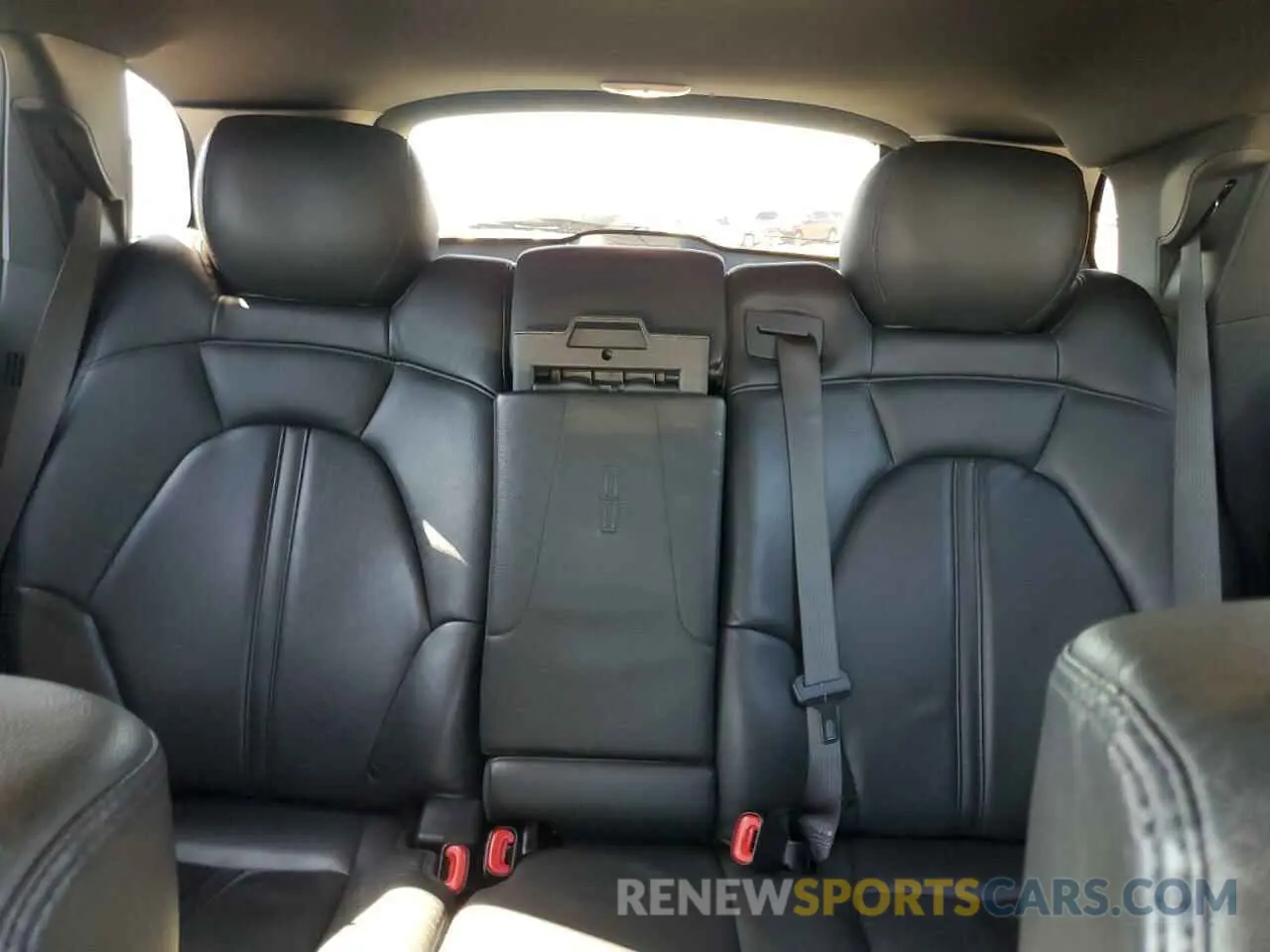 10 Photograph of a damaged car 2LMHJ5NK3KBL04402 LINCOLN MKT 2019