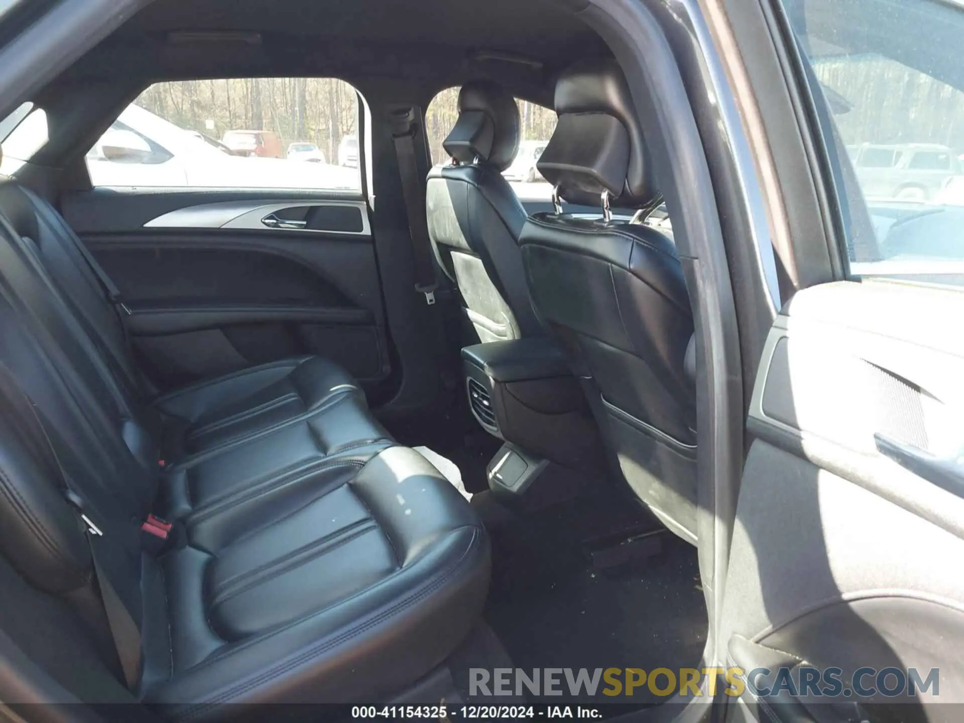 8 Photograph of a damaged car 3LN6L5A91KR618759 LINCOLN MKZ 2019