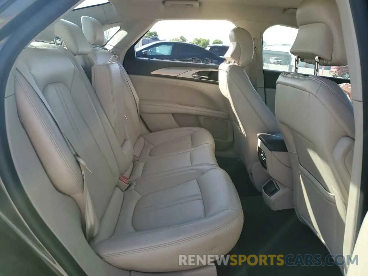 10 Photograph of a damaged car 3LN6L5A91KR624237 LINCOLN MKZ 2019