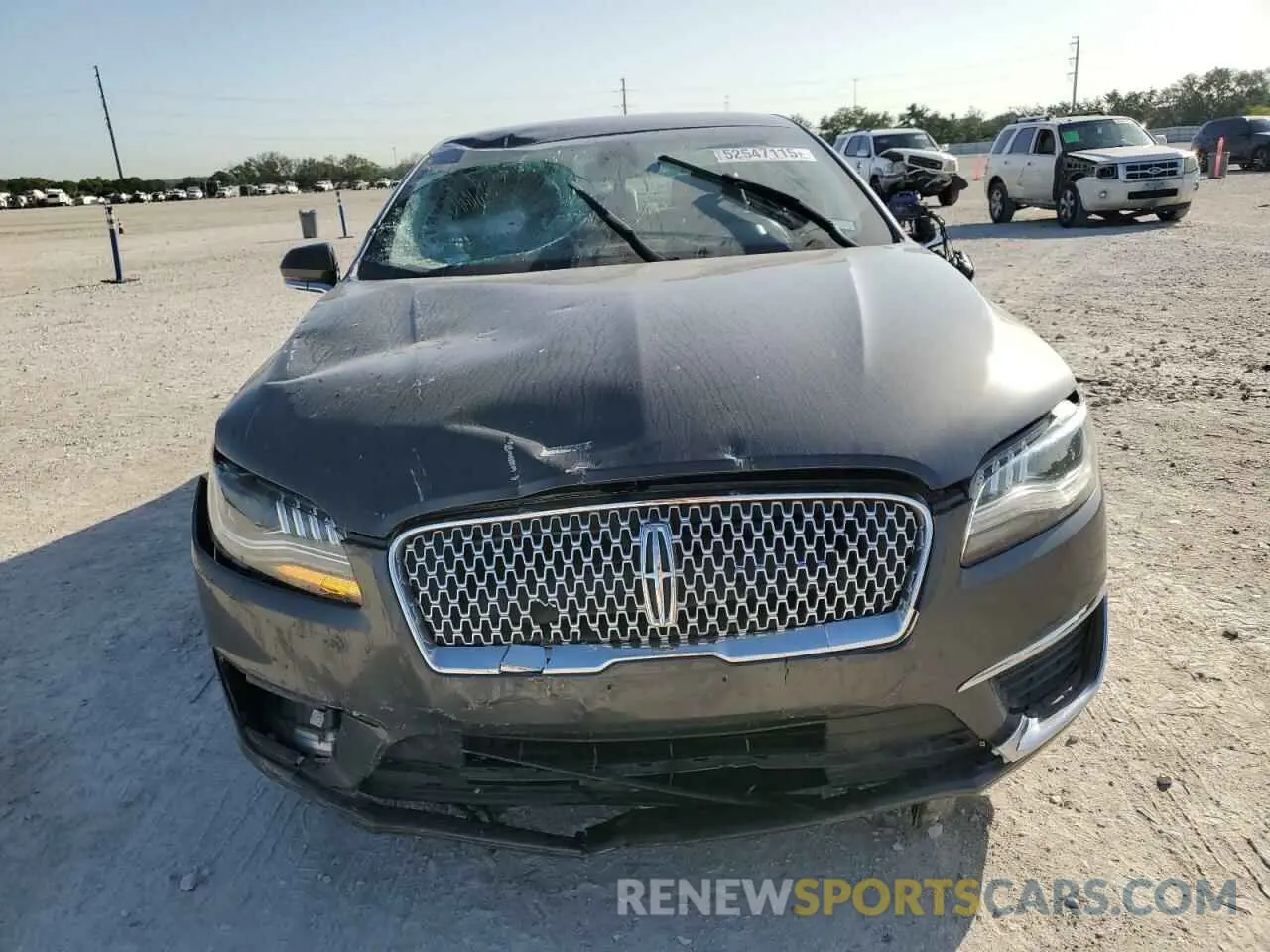 5 Photograph of a damaged car 3LN6L5A91KR624237 LINCOLN MKZ 2019
