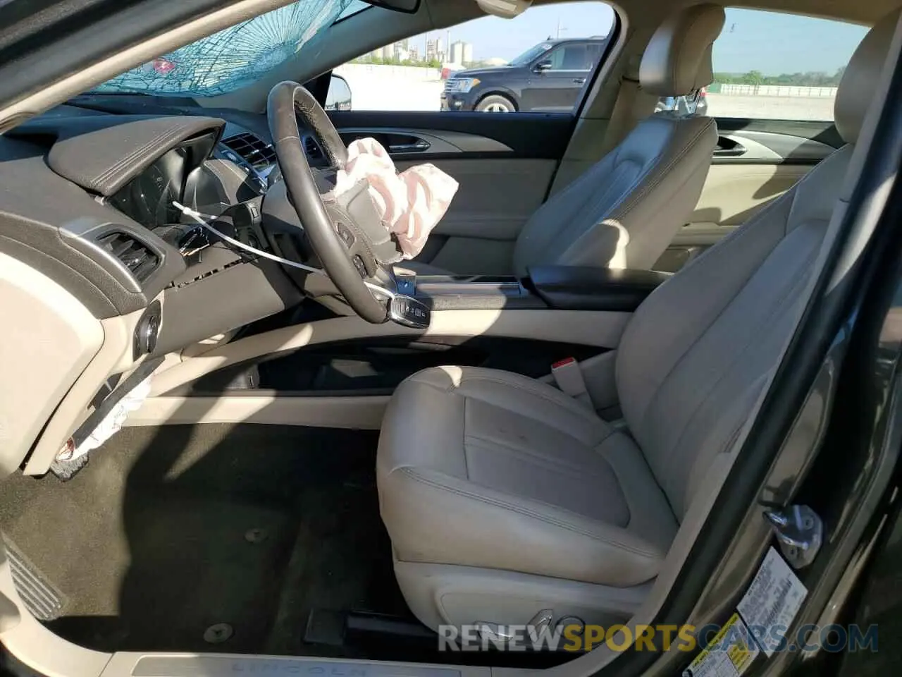 7 Photograph of a damaged car 3LN6L5A91KR624237 LINCOLN MKZ 2019