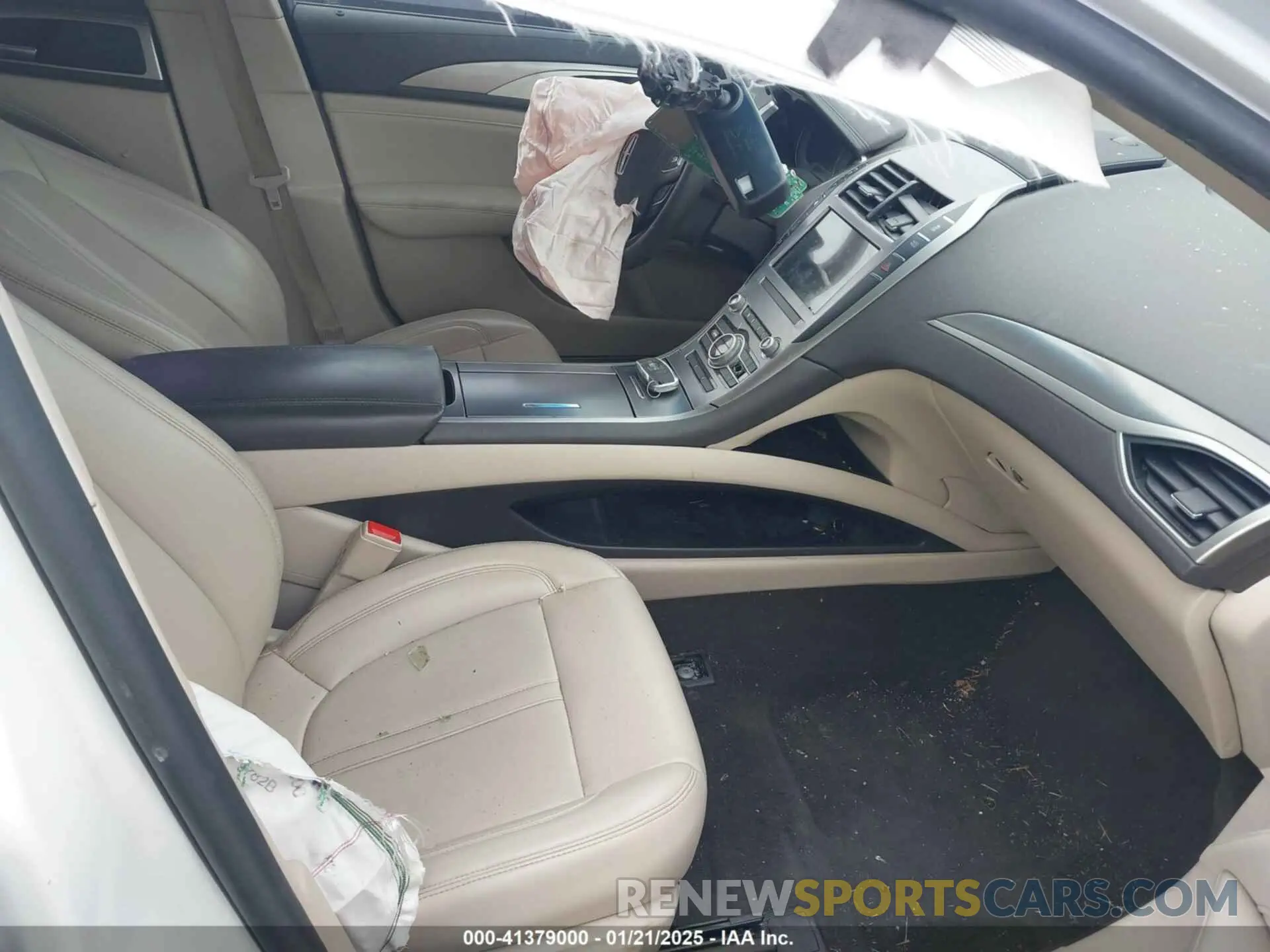 5 Photograph of a damaged car 3LN6L5A93KR624594 LINCOLN MKZ 2019