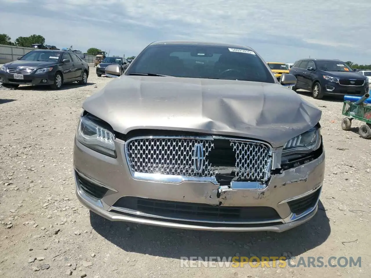 5 Photograph of a damaged car 3LN6L5A95KR602550 LINCOLN MKZ 2019