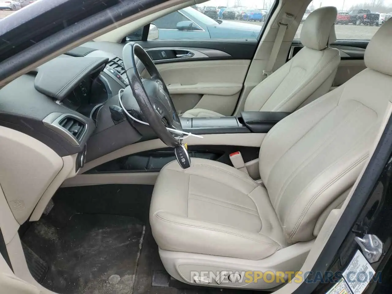 7 Photograph of a damaged car 3LN6L5A95KR627089 LINCOLN MKZ 2019