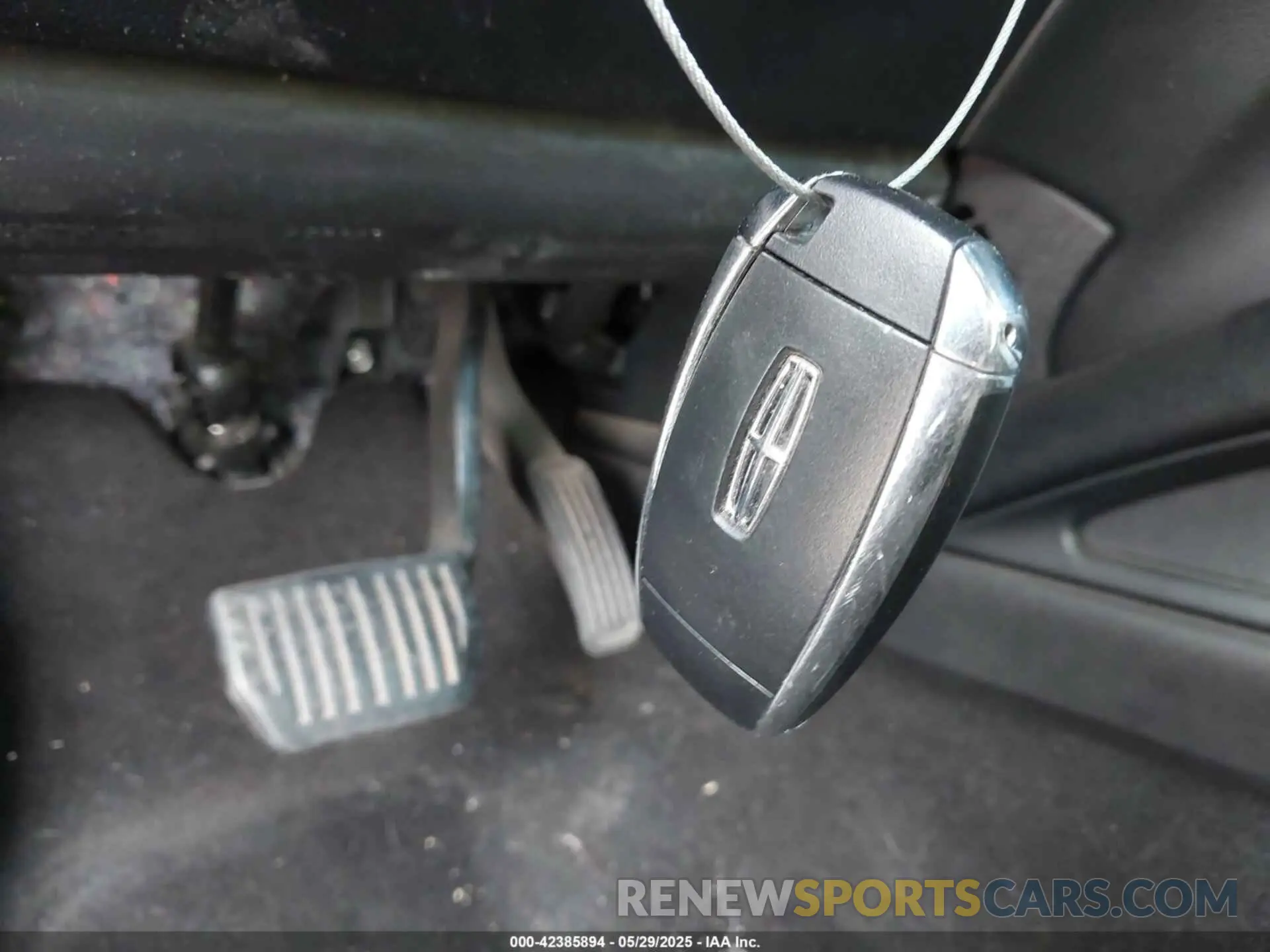 11 Photograph of a damaged car 3LN6L5A96KR602508 LINCOLN MKZ 2019