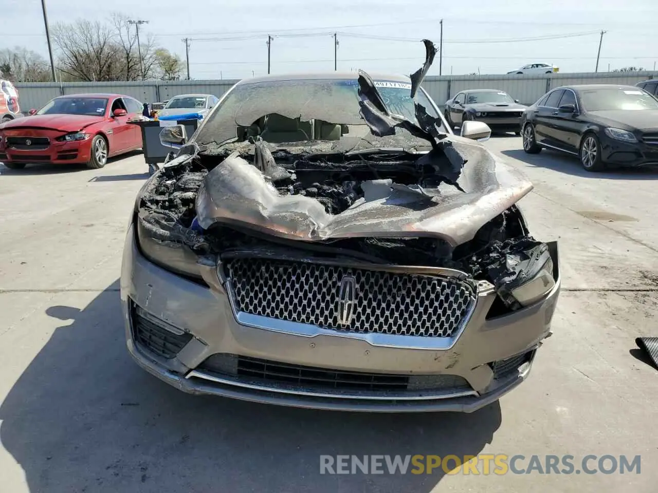 5 Photograph of a damaged car 3LN6L5A98KR631346 LINCOLN MKZ 2019