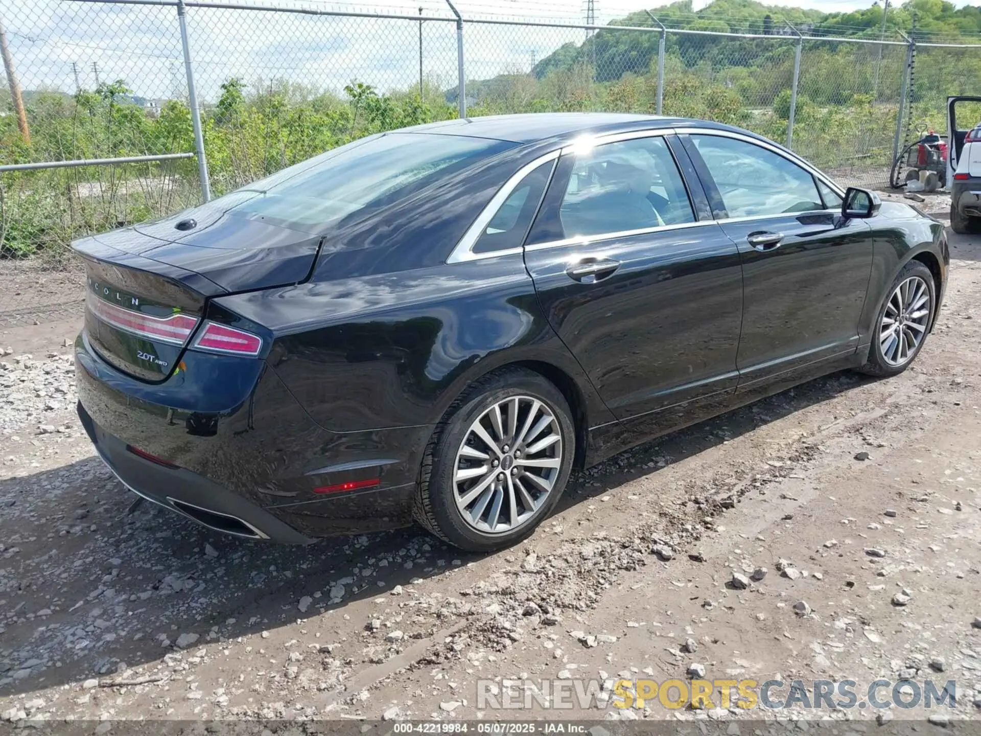4 Photograph of a damaged car 3LN6L5B92KR604125 LINCOLN MKZ 2019