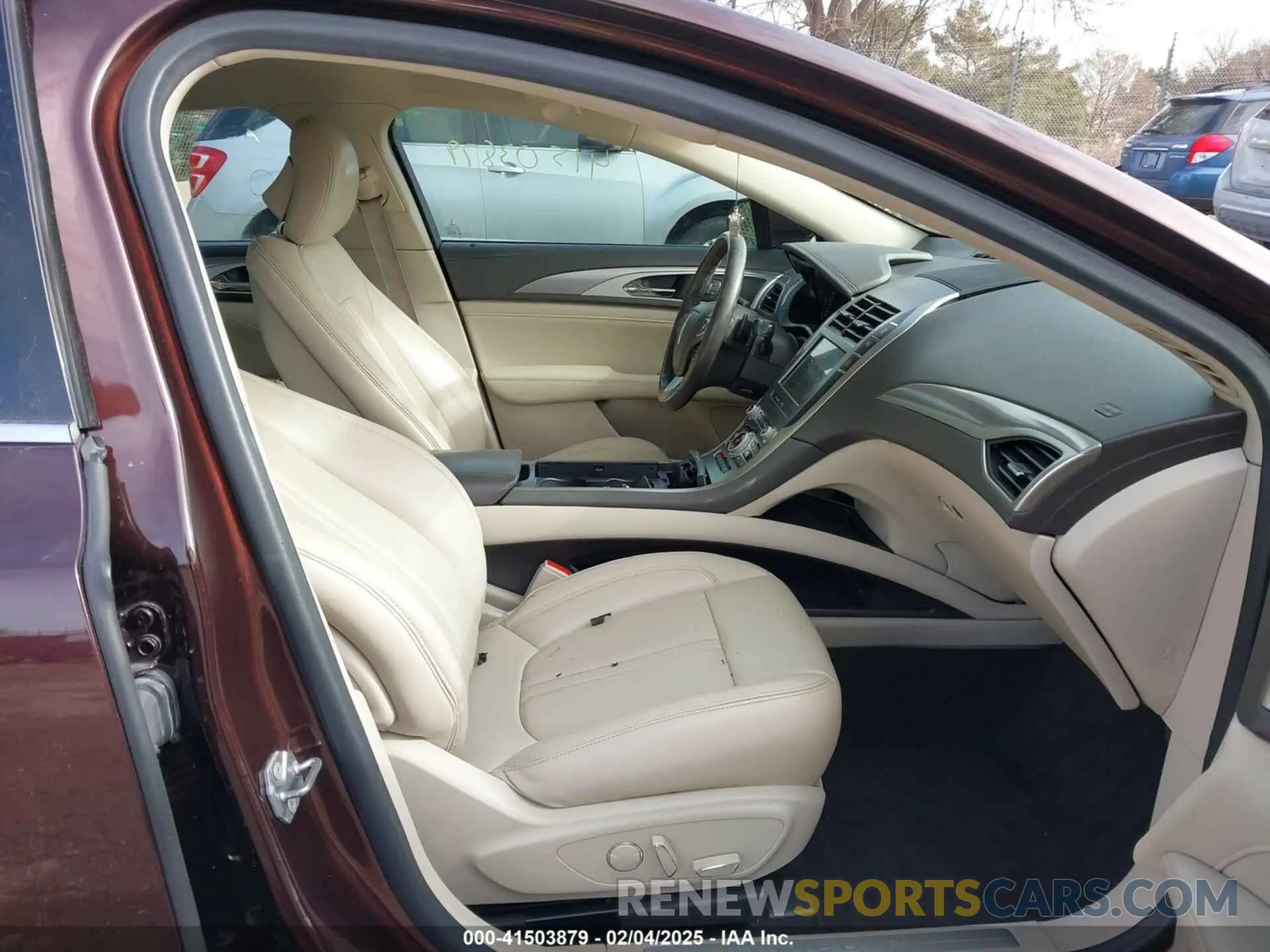 5 Photograph of a damaged car 3LN6L5B95KR605611 LINCOLN MKZ 2019