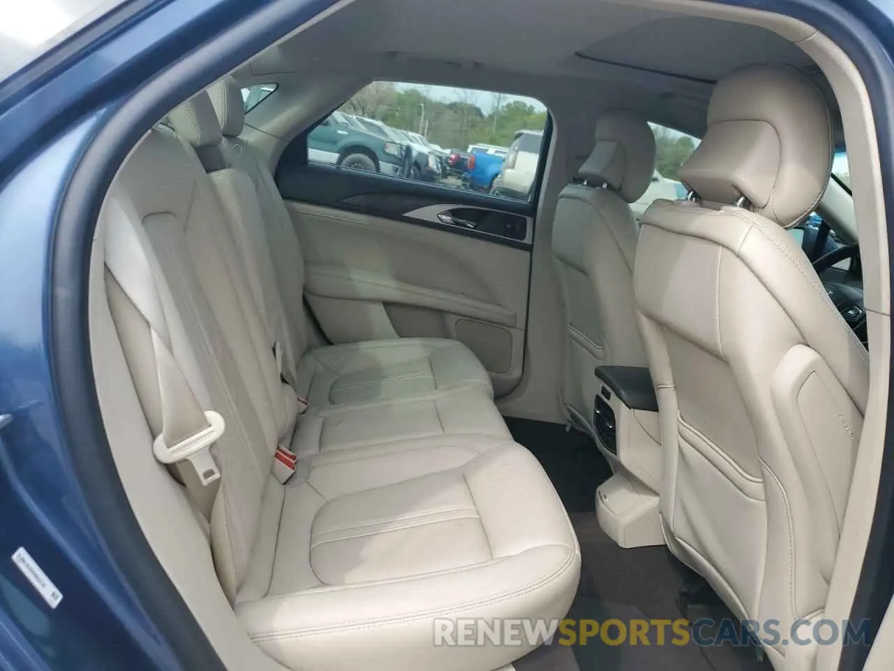 10 Photograph of a damaged car 3LN6L5C92KR632134 LINCOLN MKZ 2019