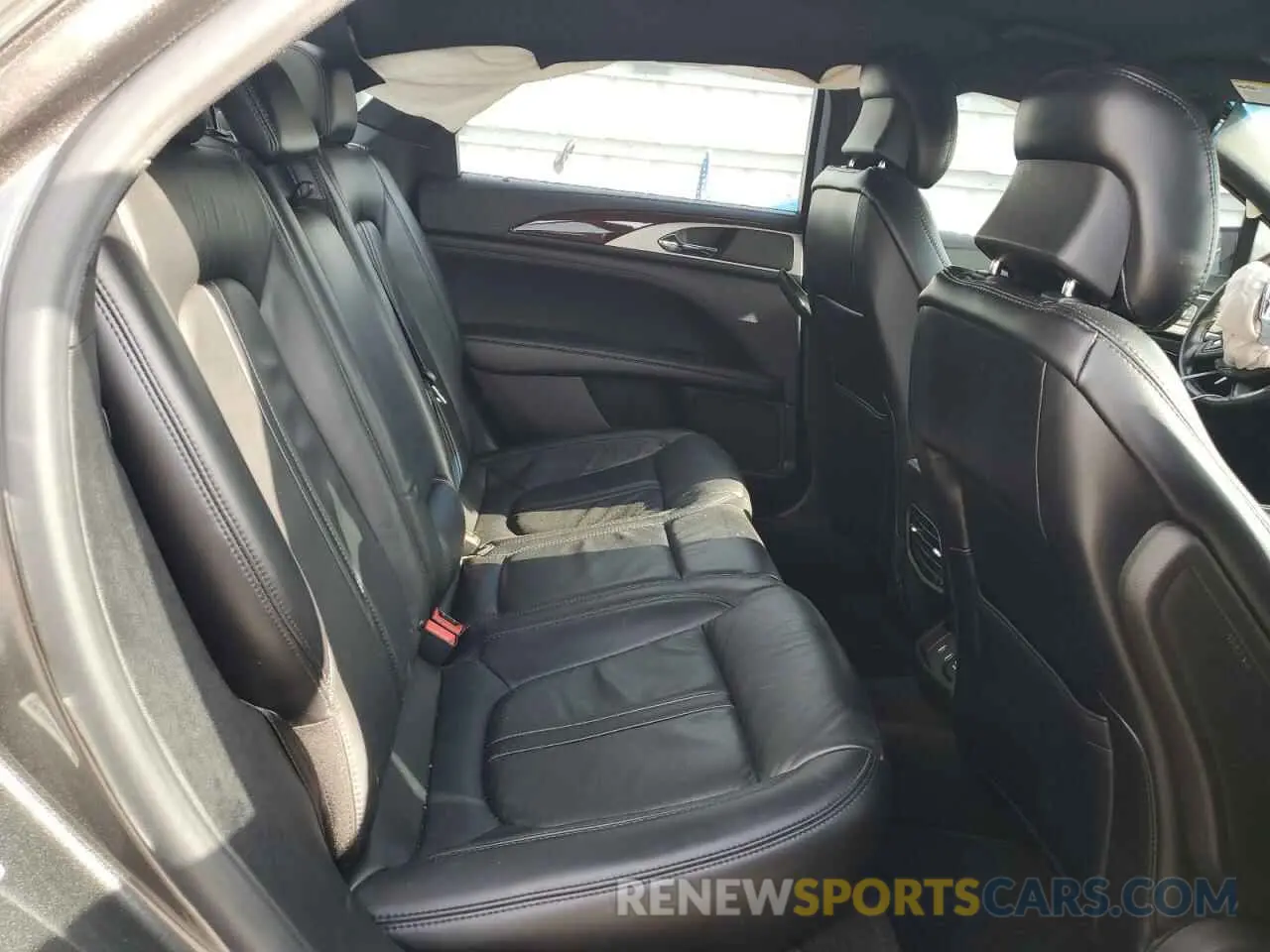 10 Photograph of a damaged car 3LN6L5C93KR628108 LINCOLN MKZ 2019