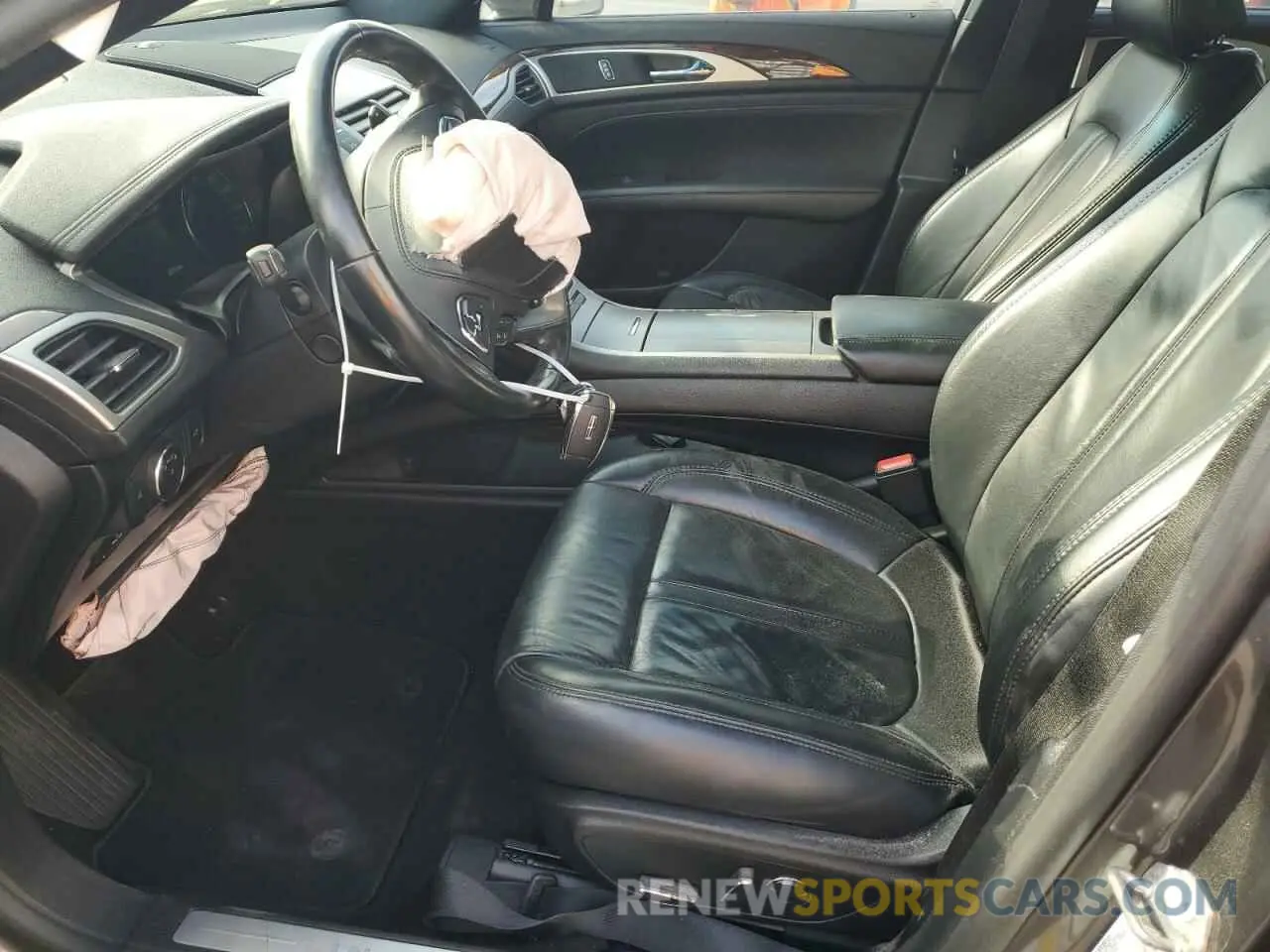 7 Photograph of a damaged car 3LN6L5C93KR628108 LINCOLN MKZ 2019