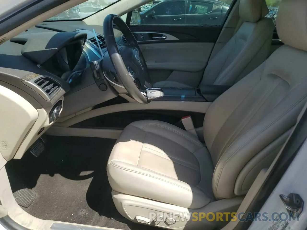 7 Photograph of a damaged car 3LN6L5C94KR632152 LINCOLN MKZ 2019