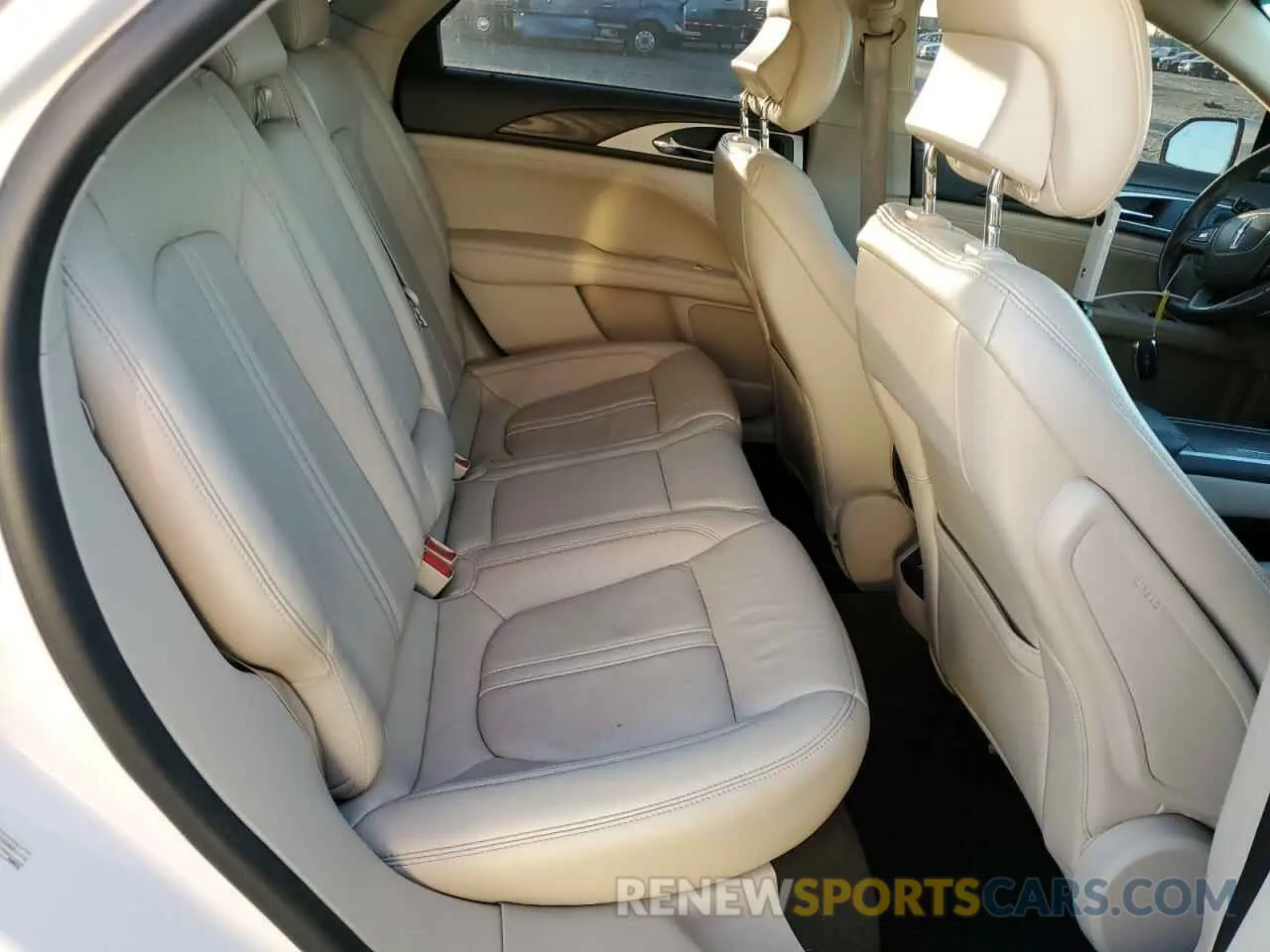 10 Photograph of a damaged car 3LN6L5C95KR602349 LINCOLN MKZ 2019